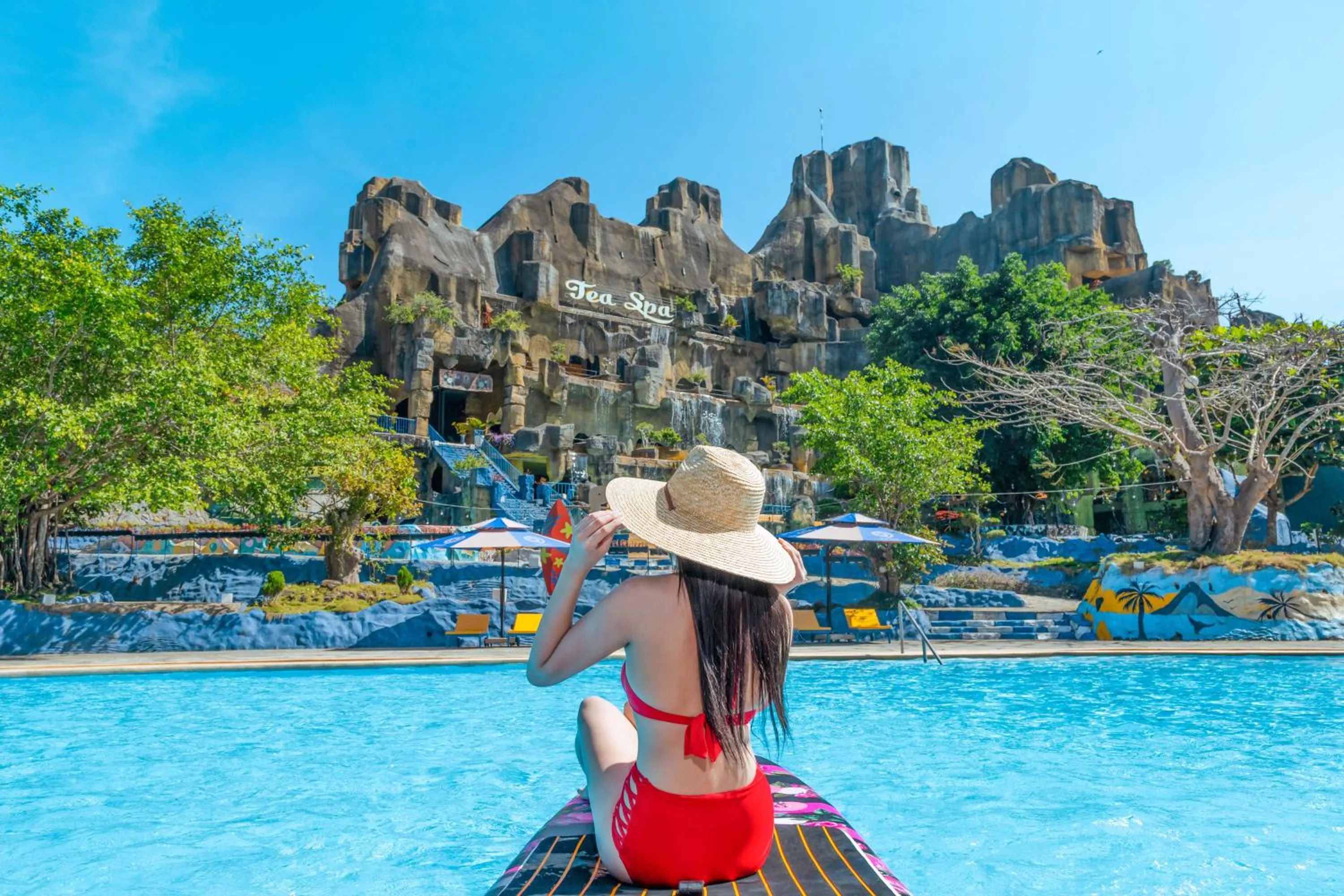 Swimming pool in Tea Resort