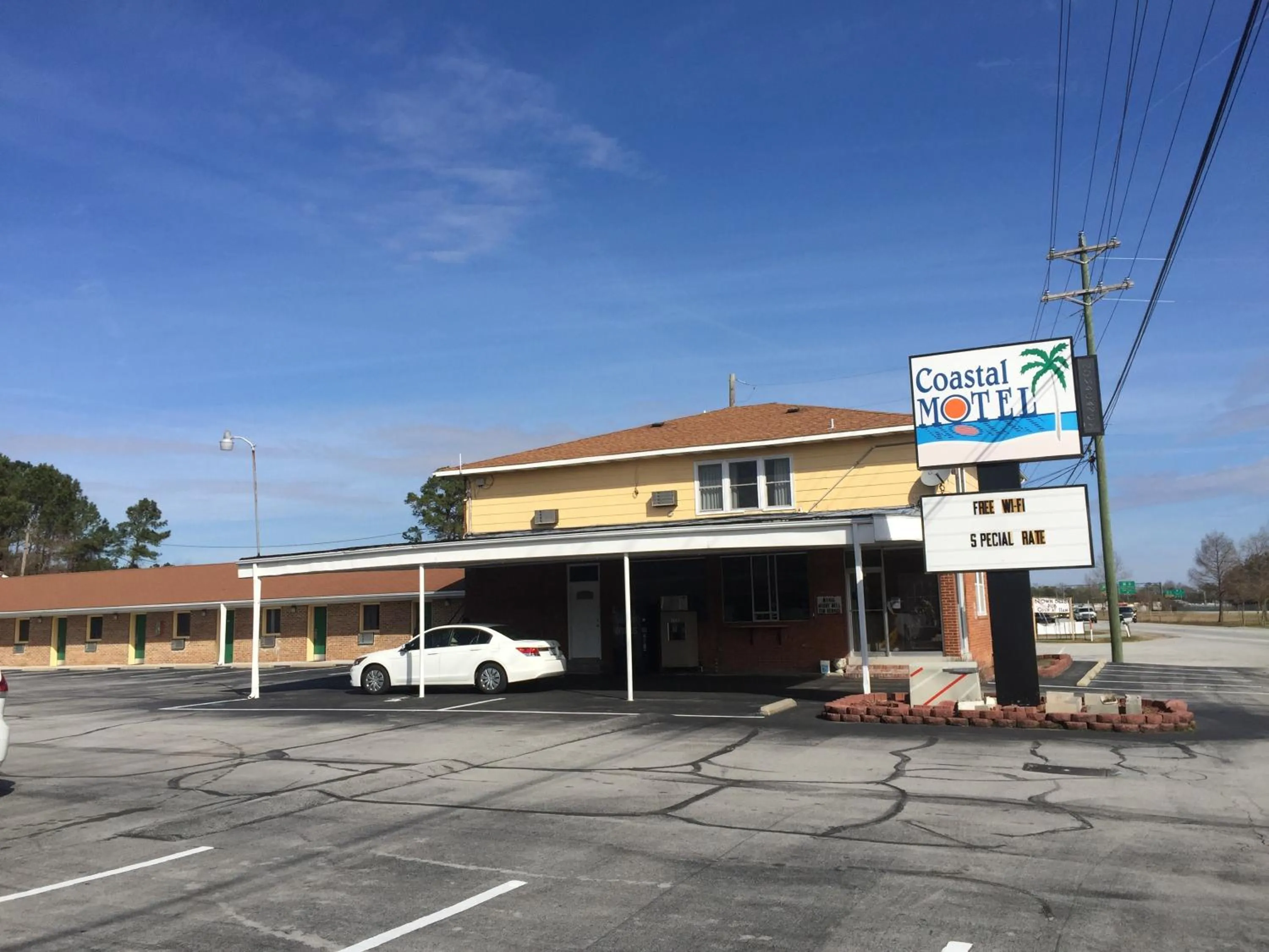 Facade/entrance in Coastal Motel