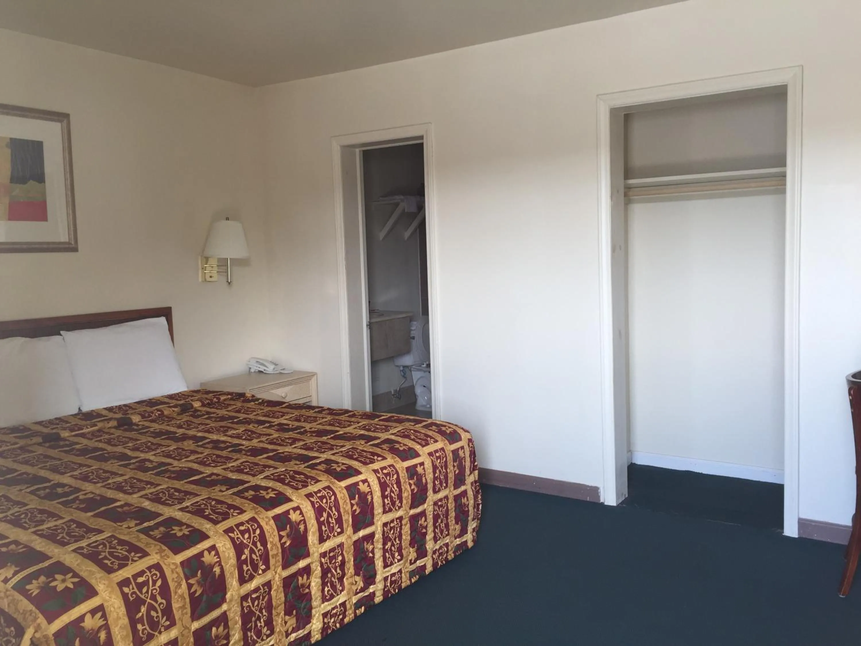 Photo of the whole room, Bed in Coastal Motel