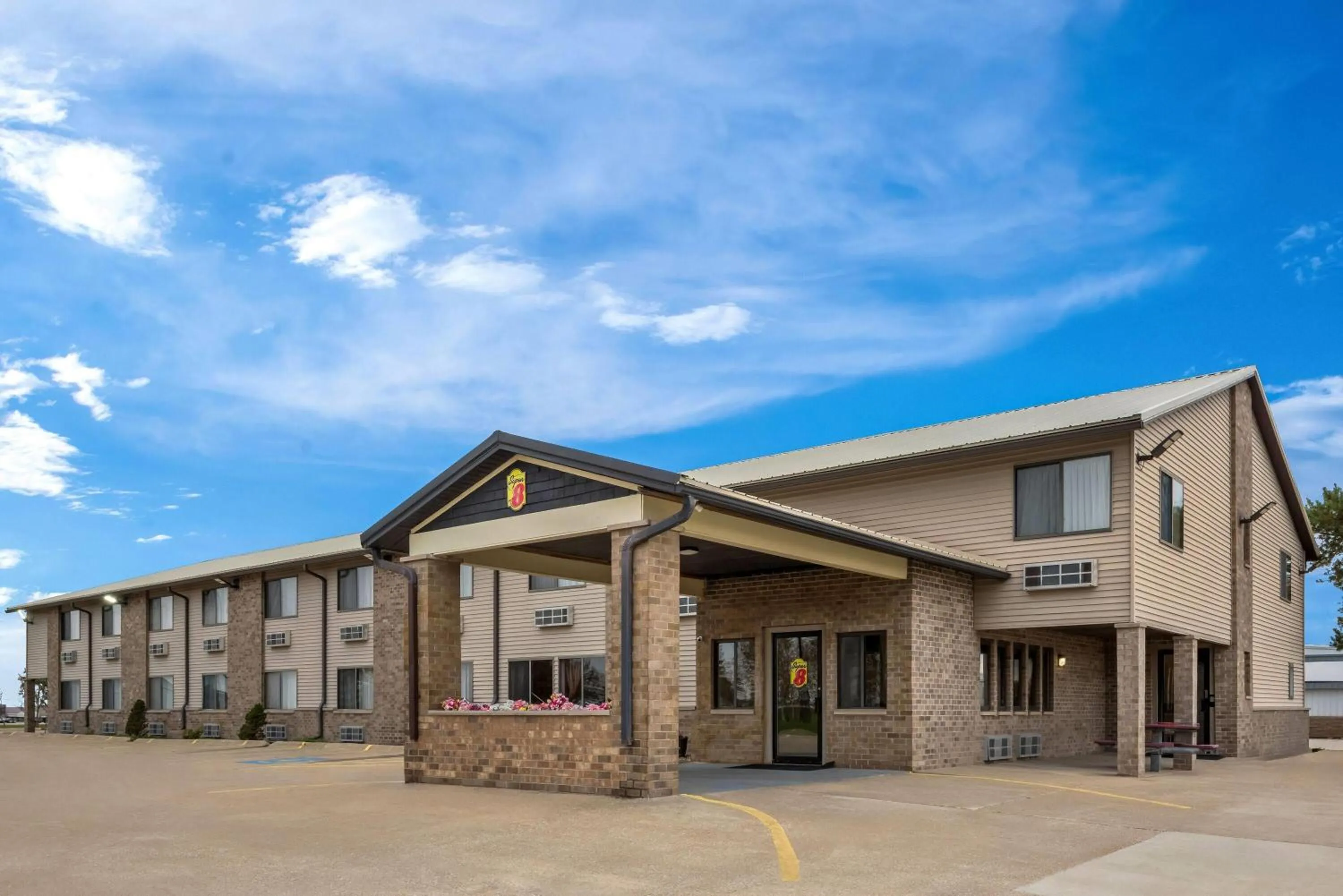 Property building in Super 8 by Wyndham Jefferson