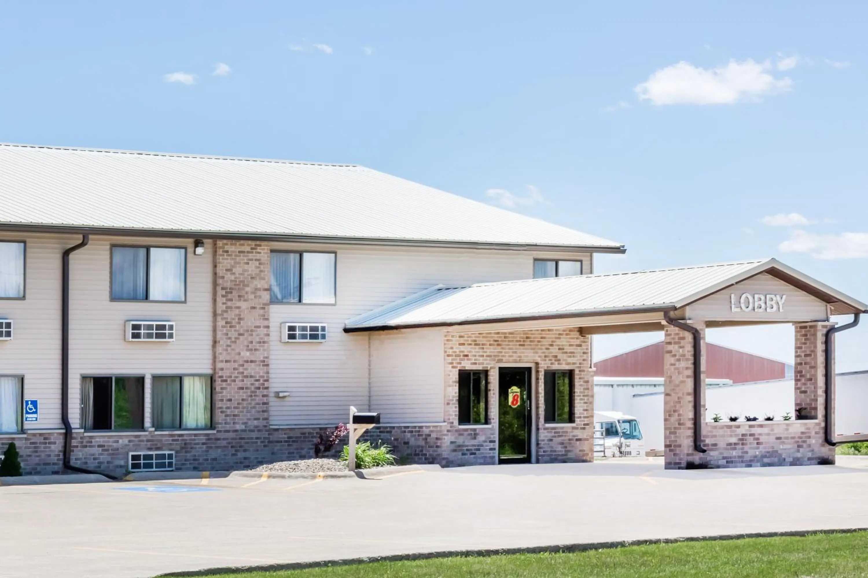 Facade/entrance in Super 8 by Wyndham Jefferson