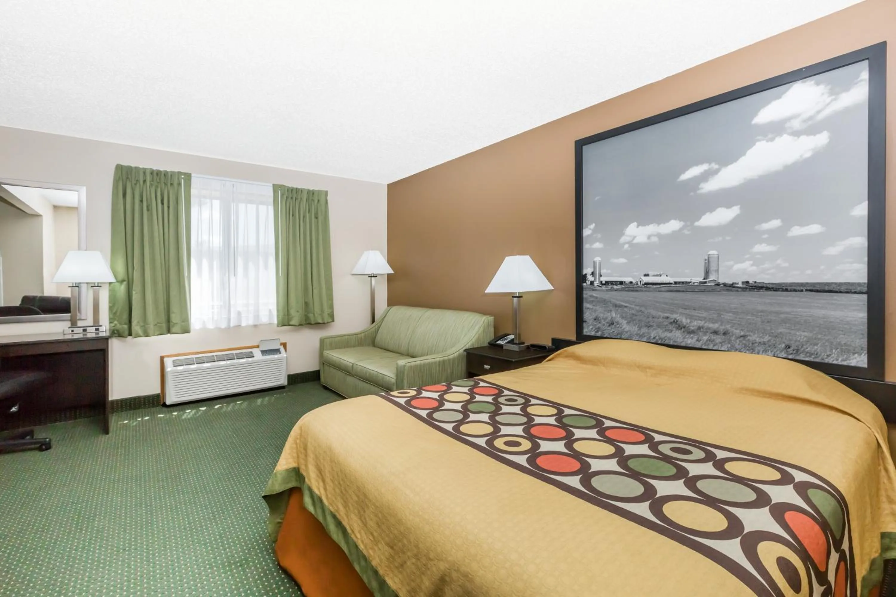 Photo of the whole room, Bed in Super 8 by Wyndham Jefferson