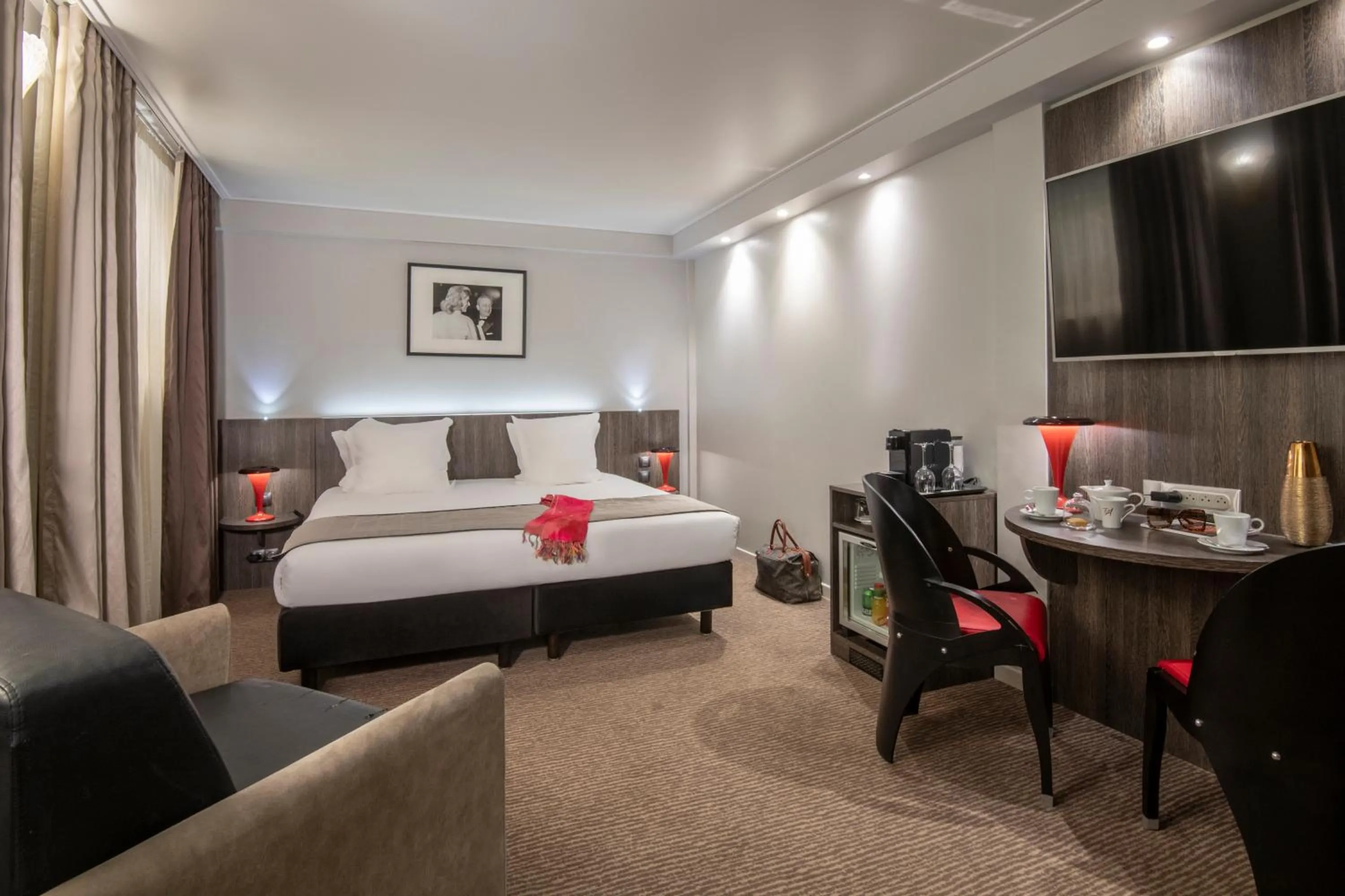 Deluxe Room in Best Western Premier Le Patio des Artistes Wellness Jacuzzi