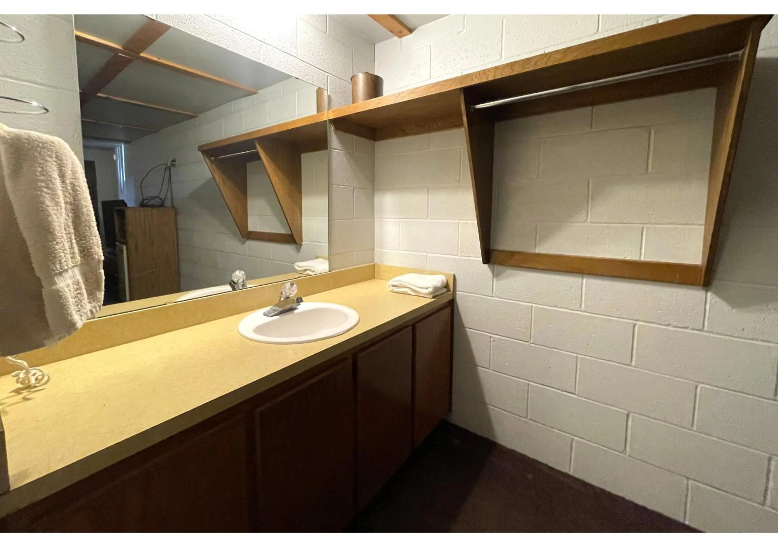 Bathroom in Skyline Motel Bartlesville Hwy 75