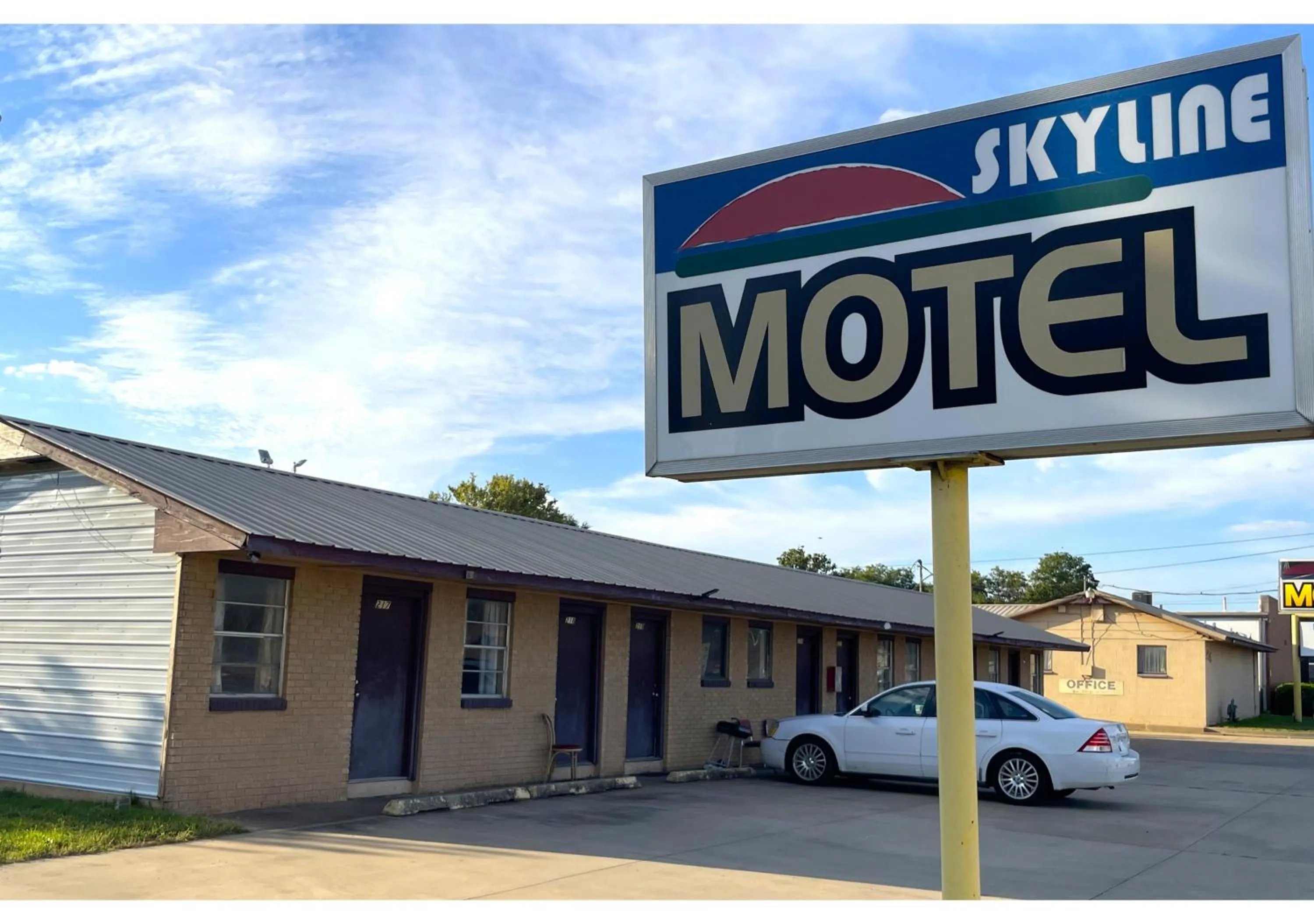 Parking in Skyline Motel Bartlesville Hwy 75