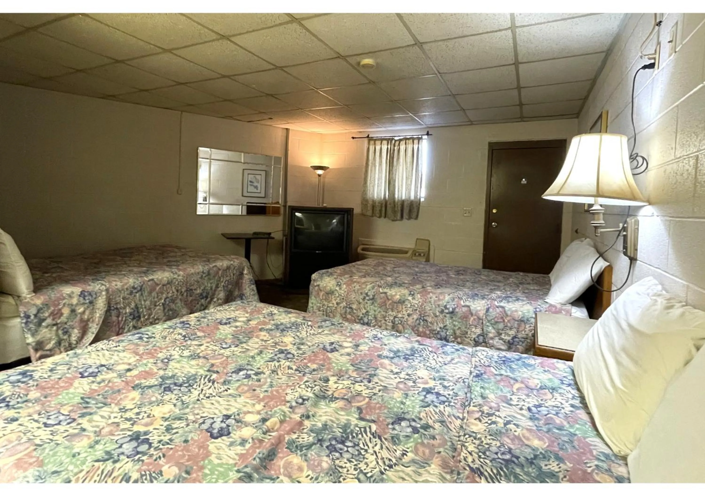 Bedroom, Bed in Skyline Motel Bartlesville Hwy 75