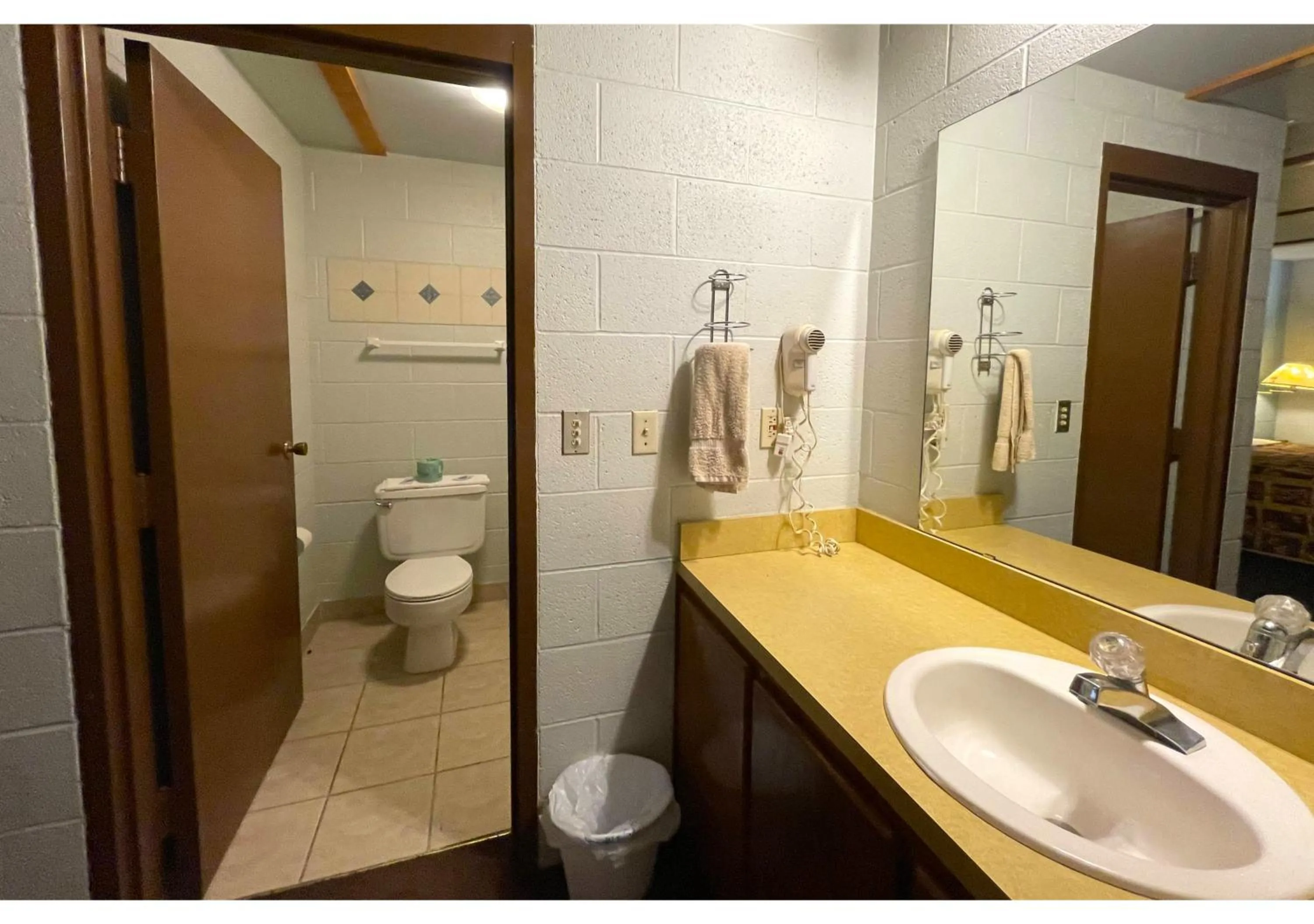 Bathroom in Skyline Motel Bartlesville Hwy 75