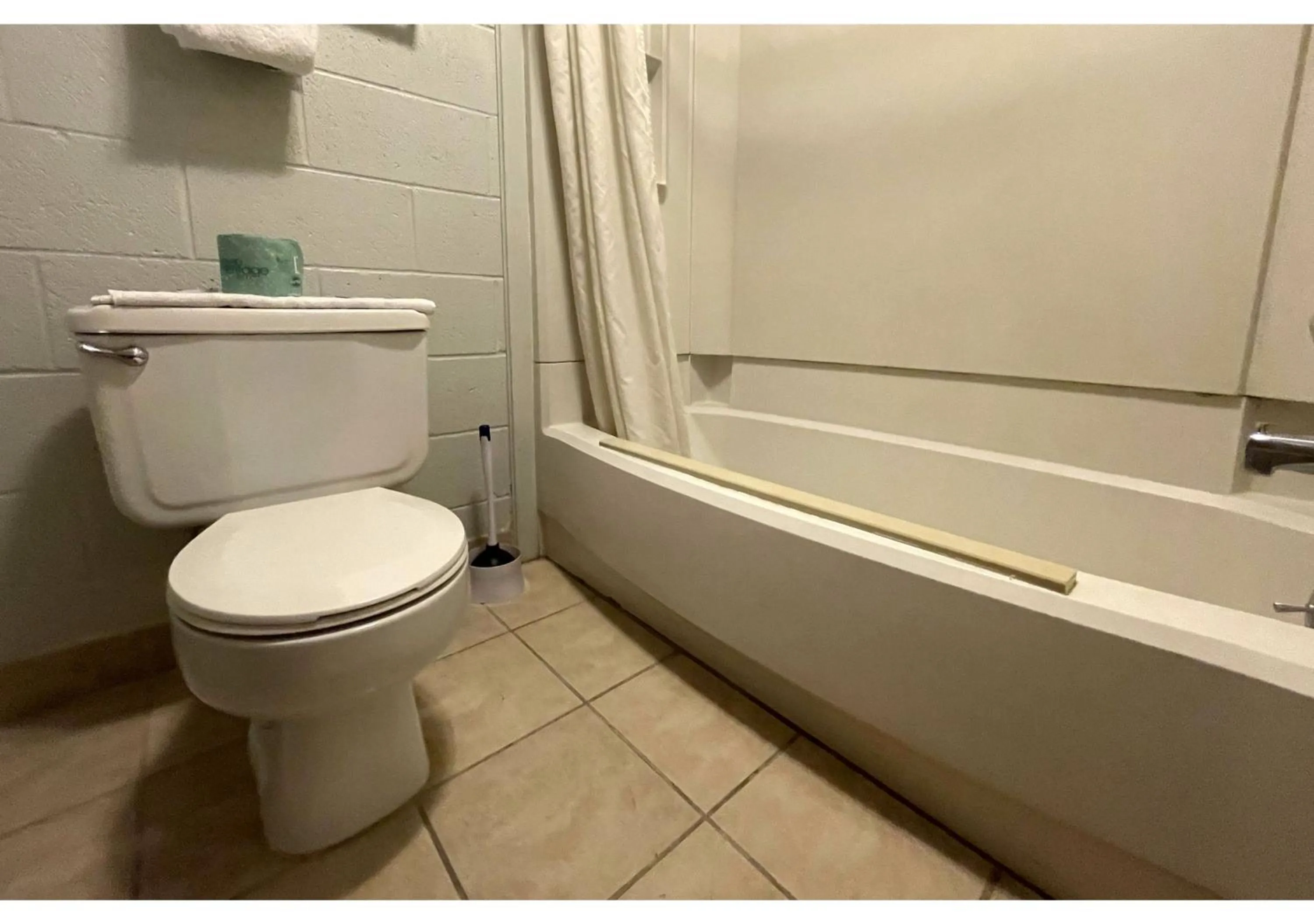 Bathroom in Skyline Motel Bartlesville Hwy 75