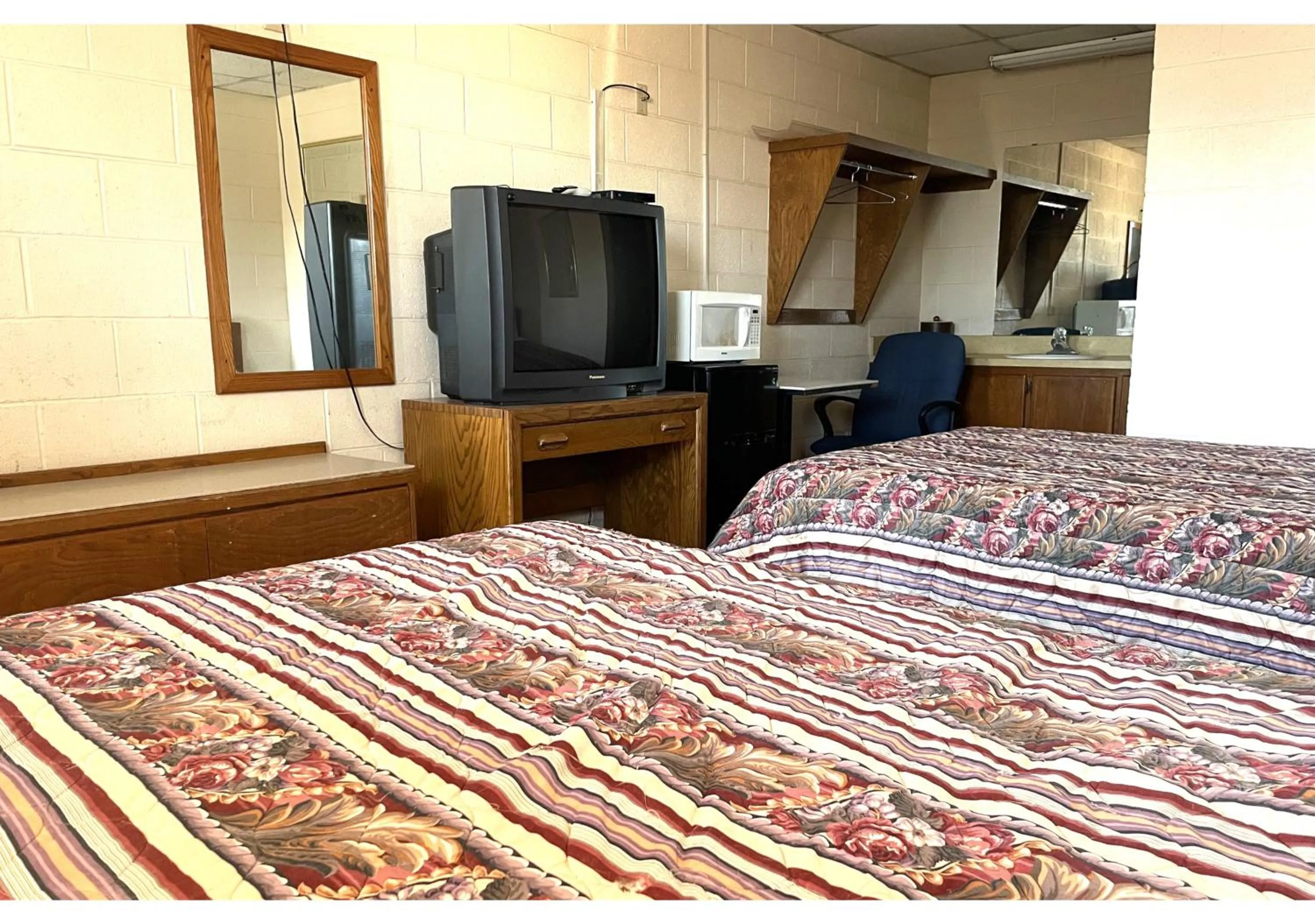 Bedroom, Bed in Skyline Motel Bartlesville Hwy 75