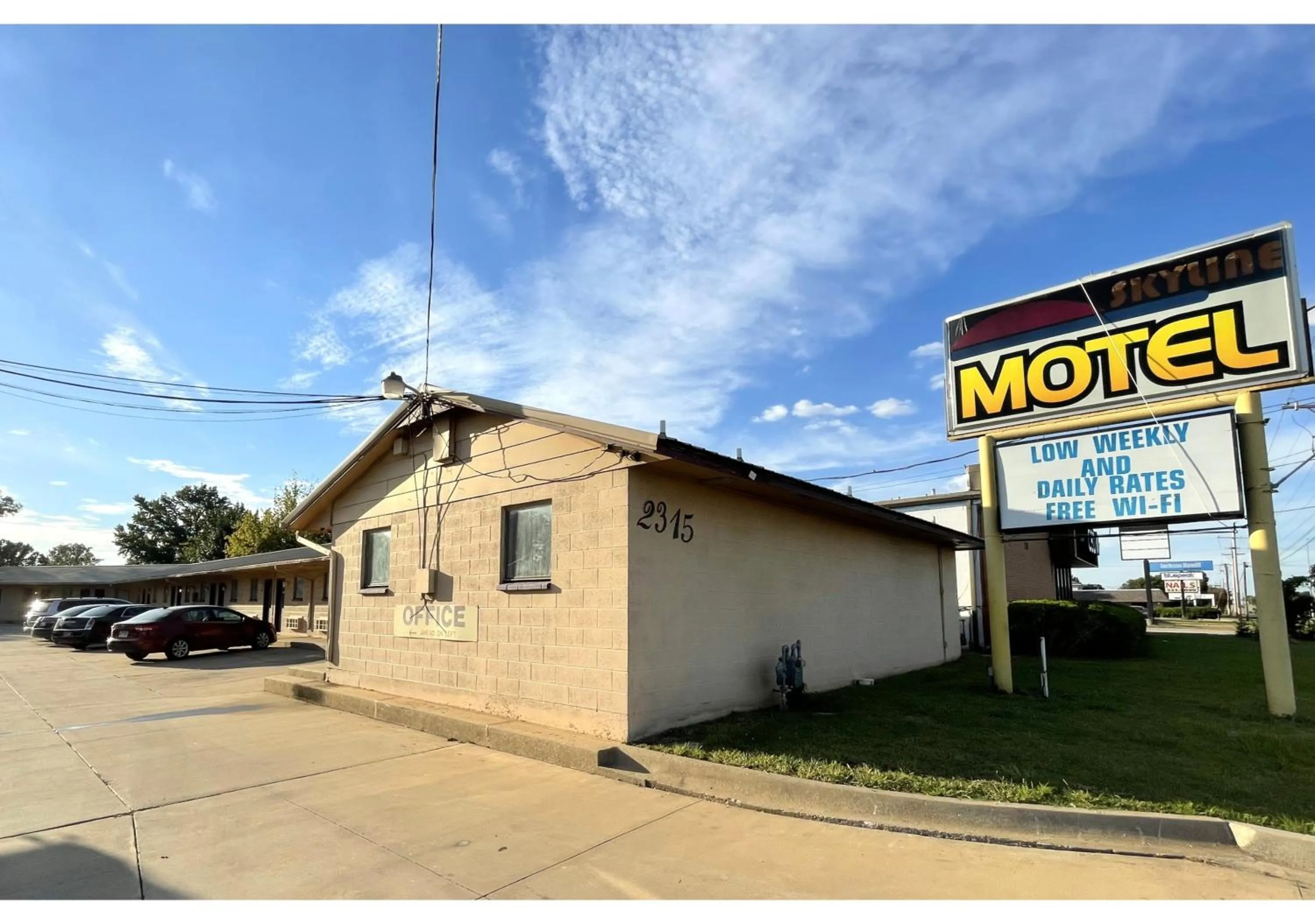 Parking in Skyline Motel Bartlesville Hwy 75