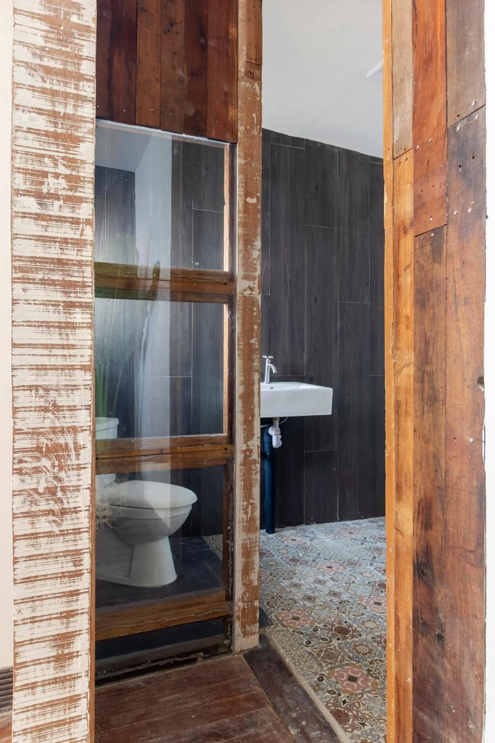 Bathroom in The Flying Fish Hostel Cebu