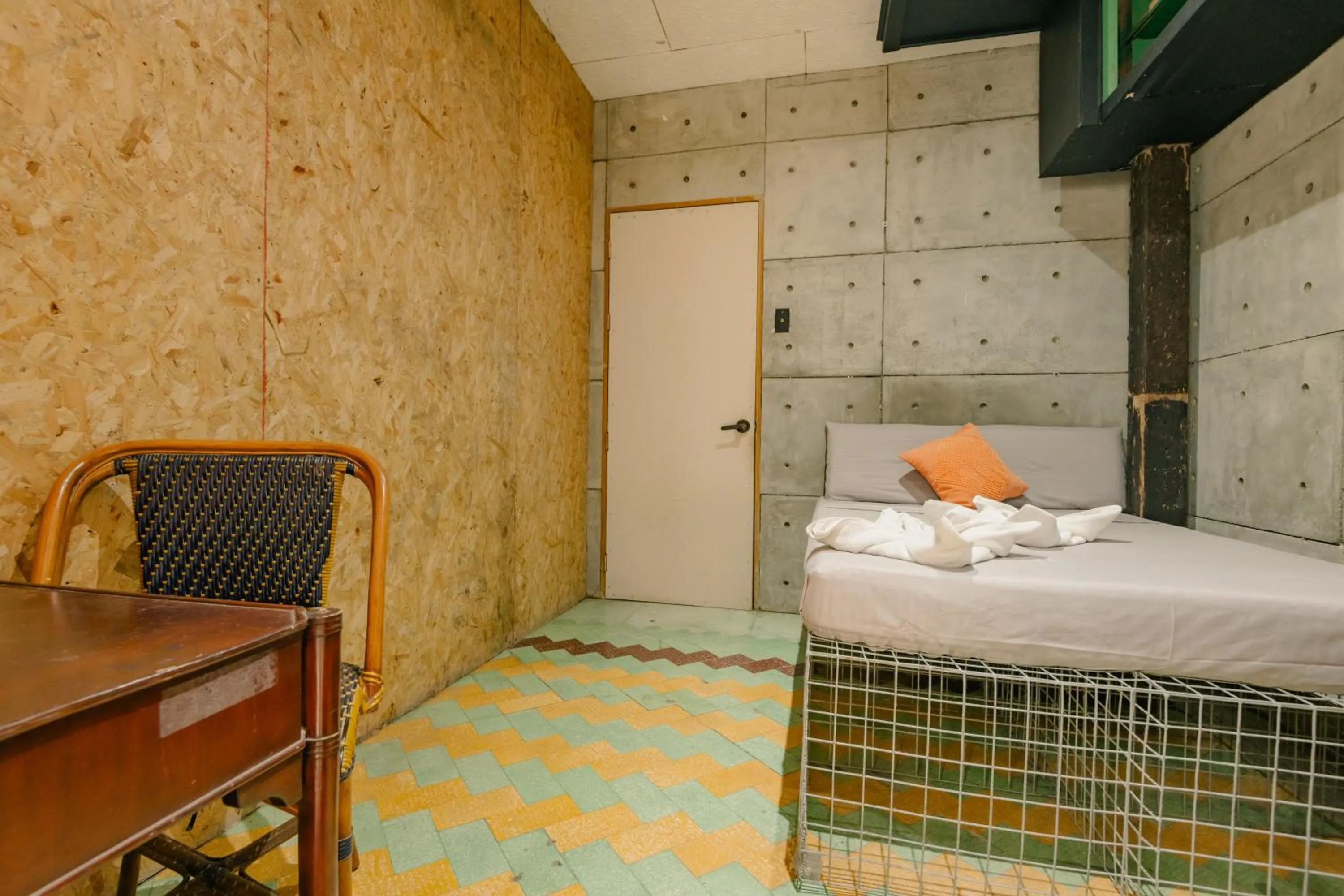 Bedroom, Bed in The Flying Fish Hostel Cebu