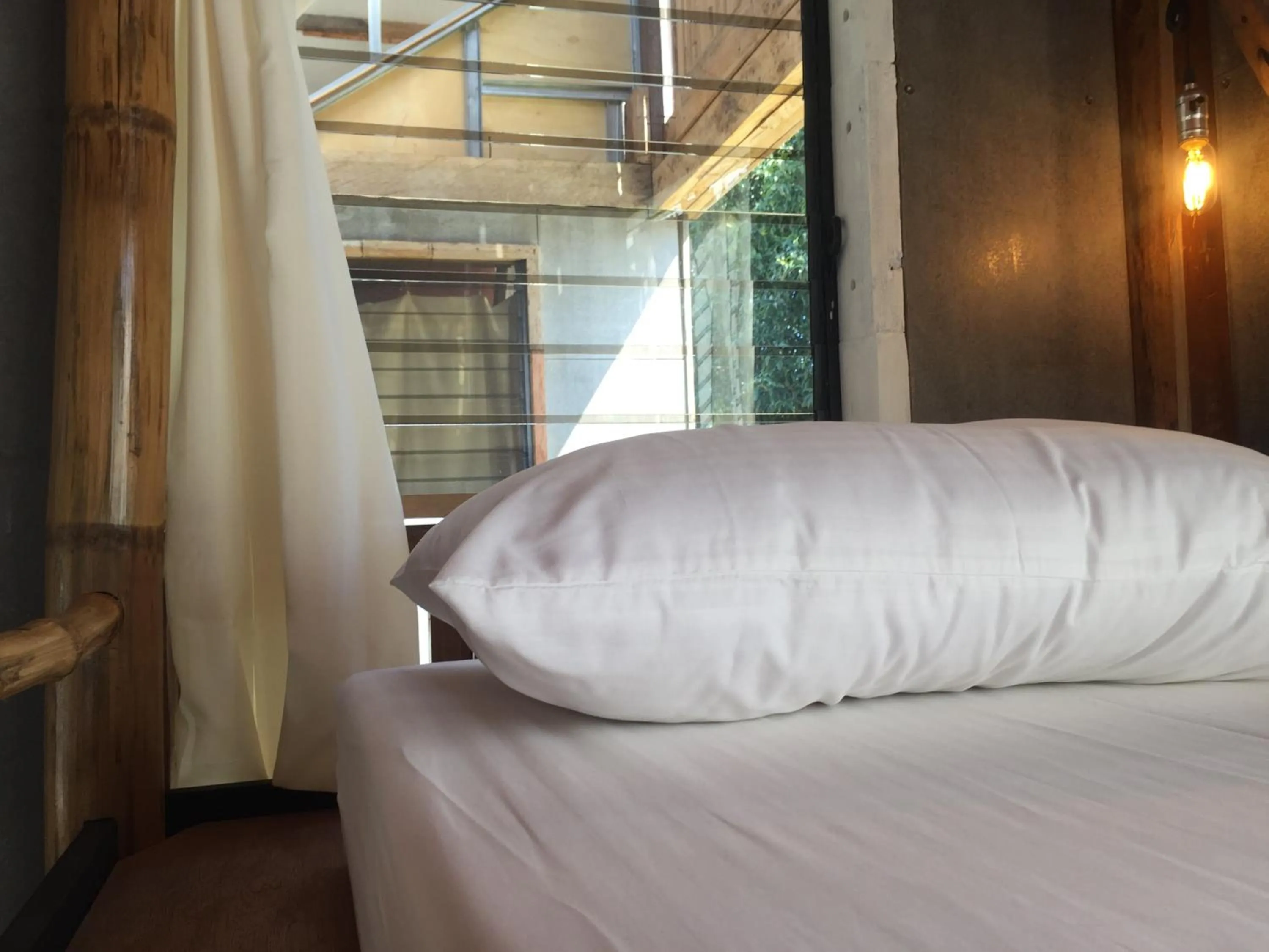 Bed in The Flying Fish Hostel Cebu