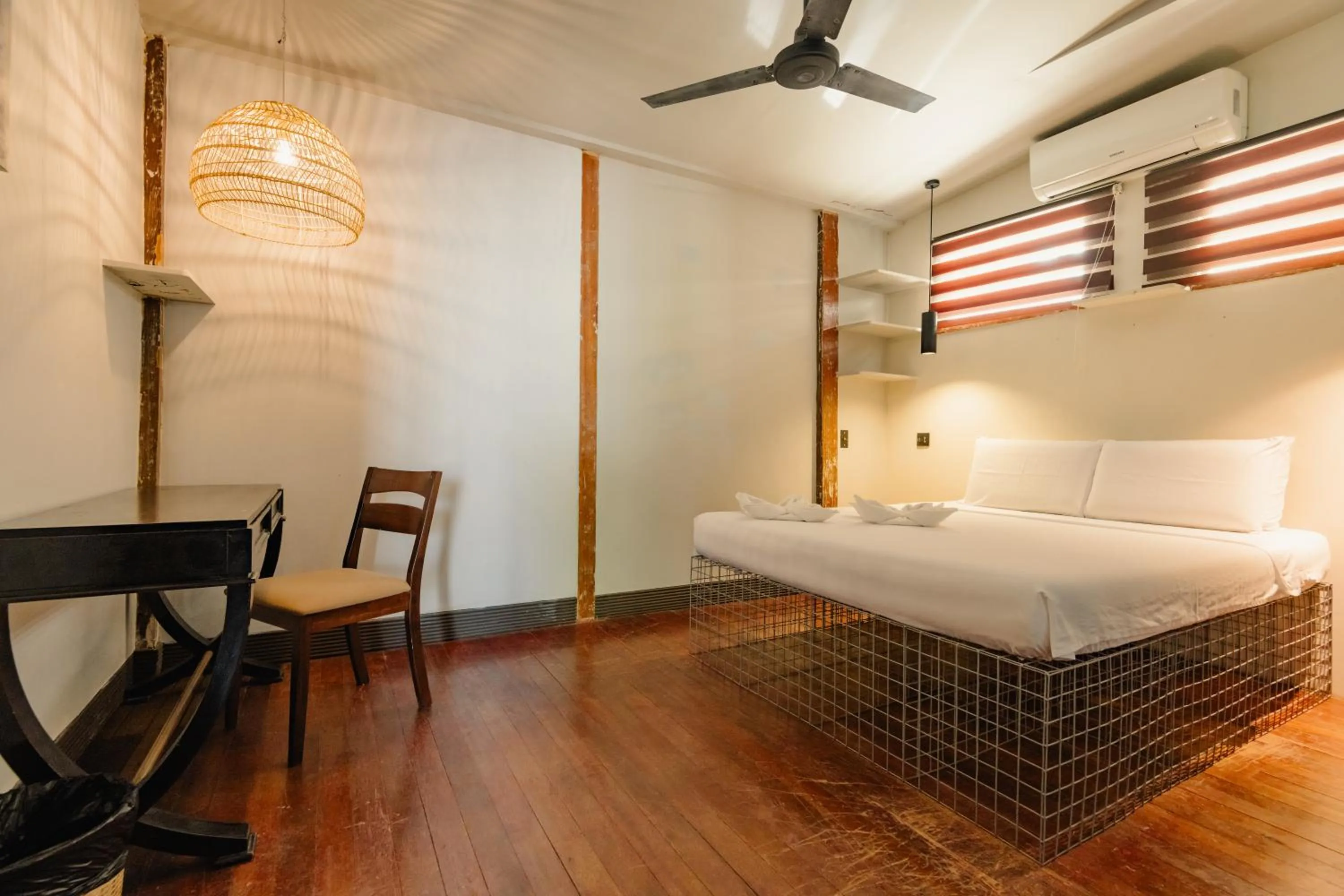 Bed in The Flying Fish Hostel Cebu