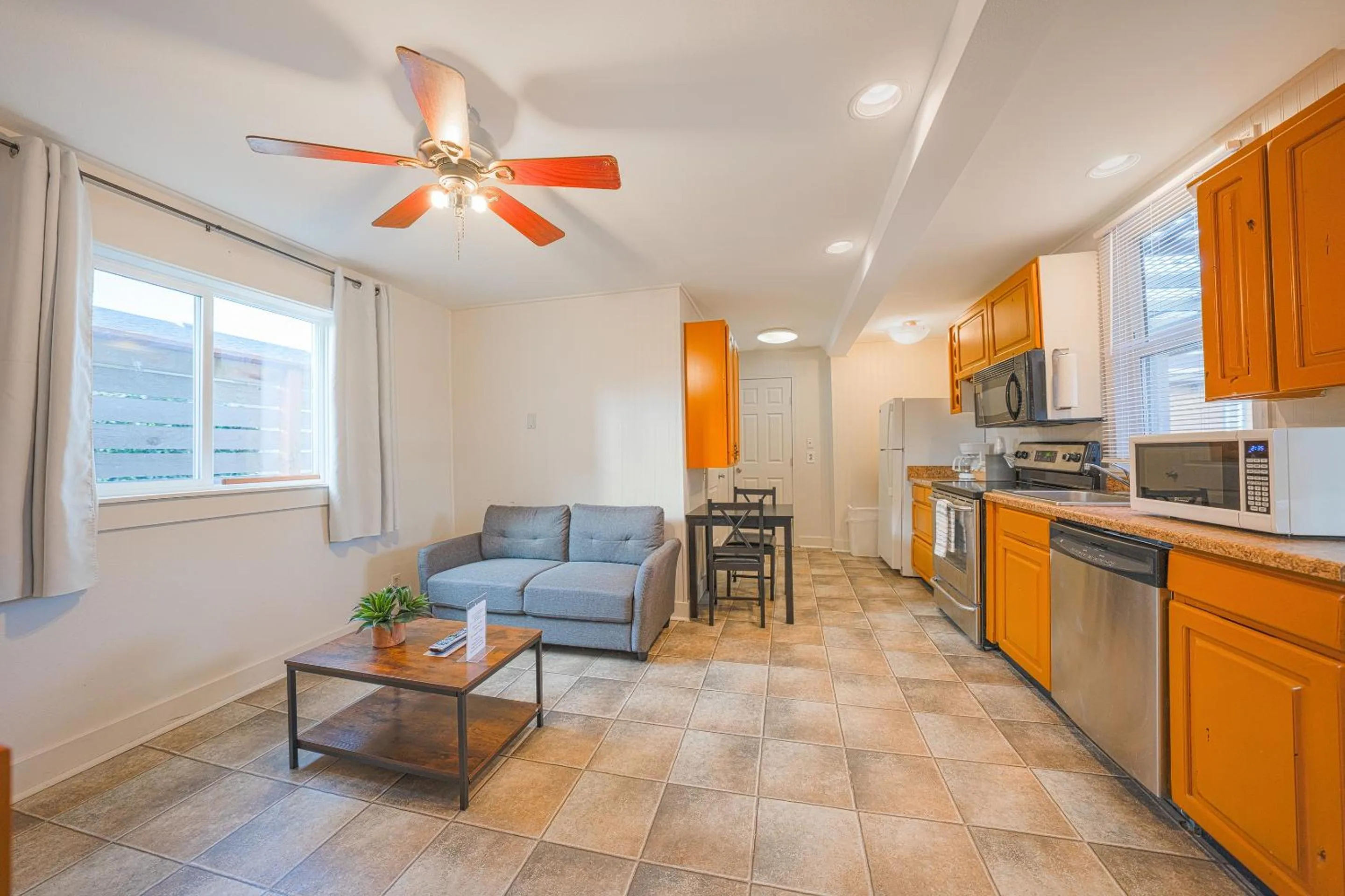 Bedroom in City Centre Motel by OYO