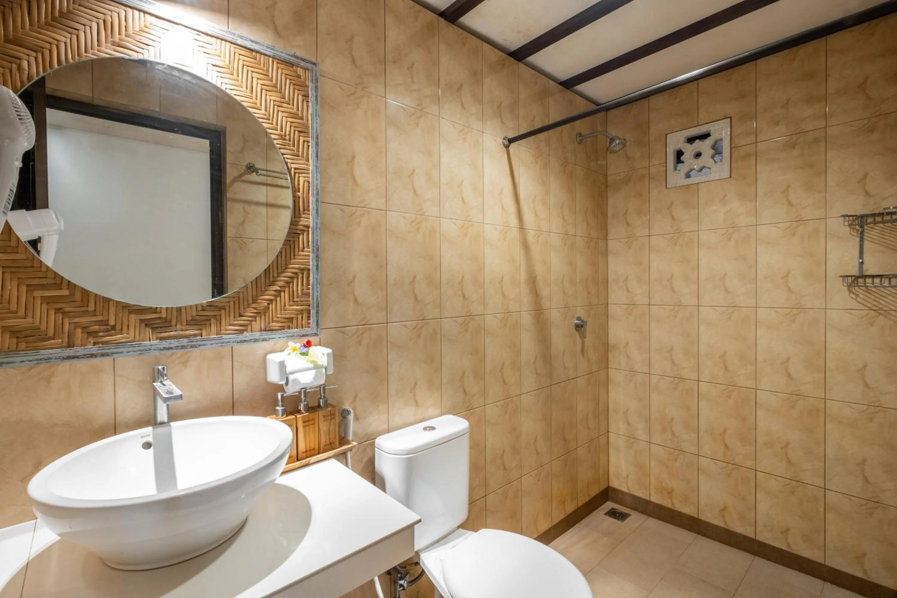 Shower in Rahayu Guest House Ubud