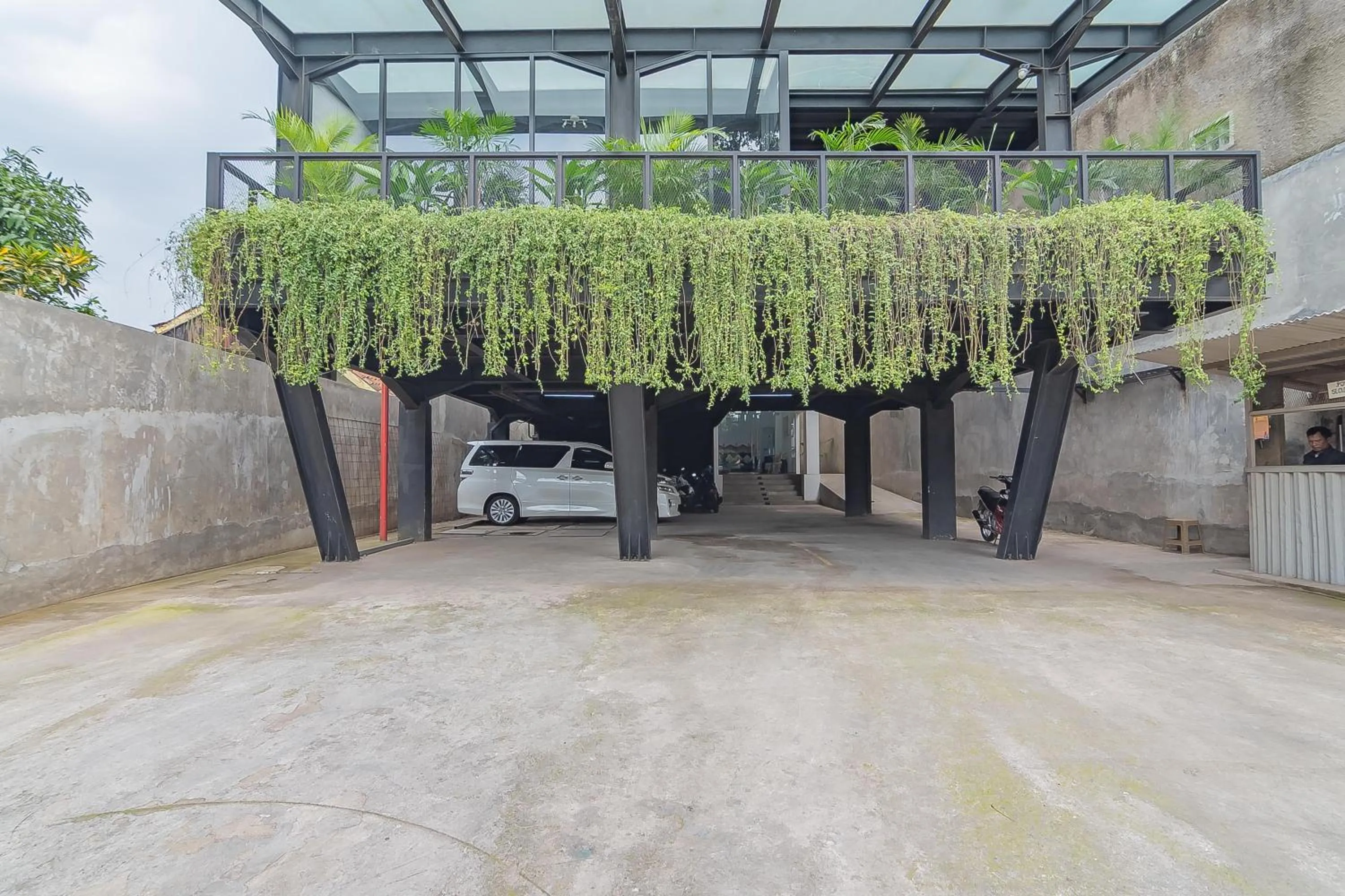 RedDoorz Premium @ Hotel Hebat