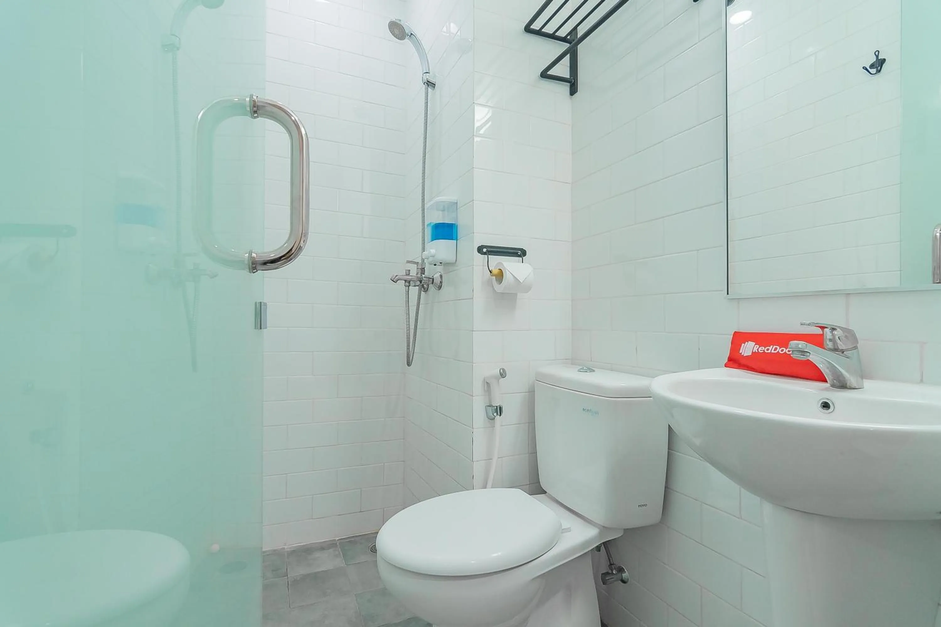 RedDoorz Premium @ Hotel Hebat