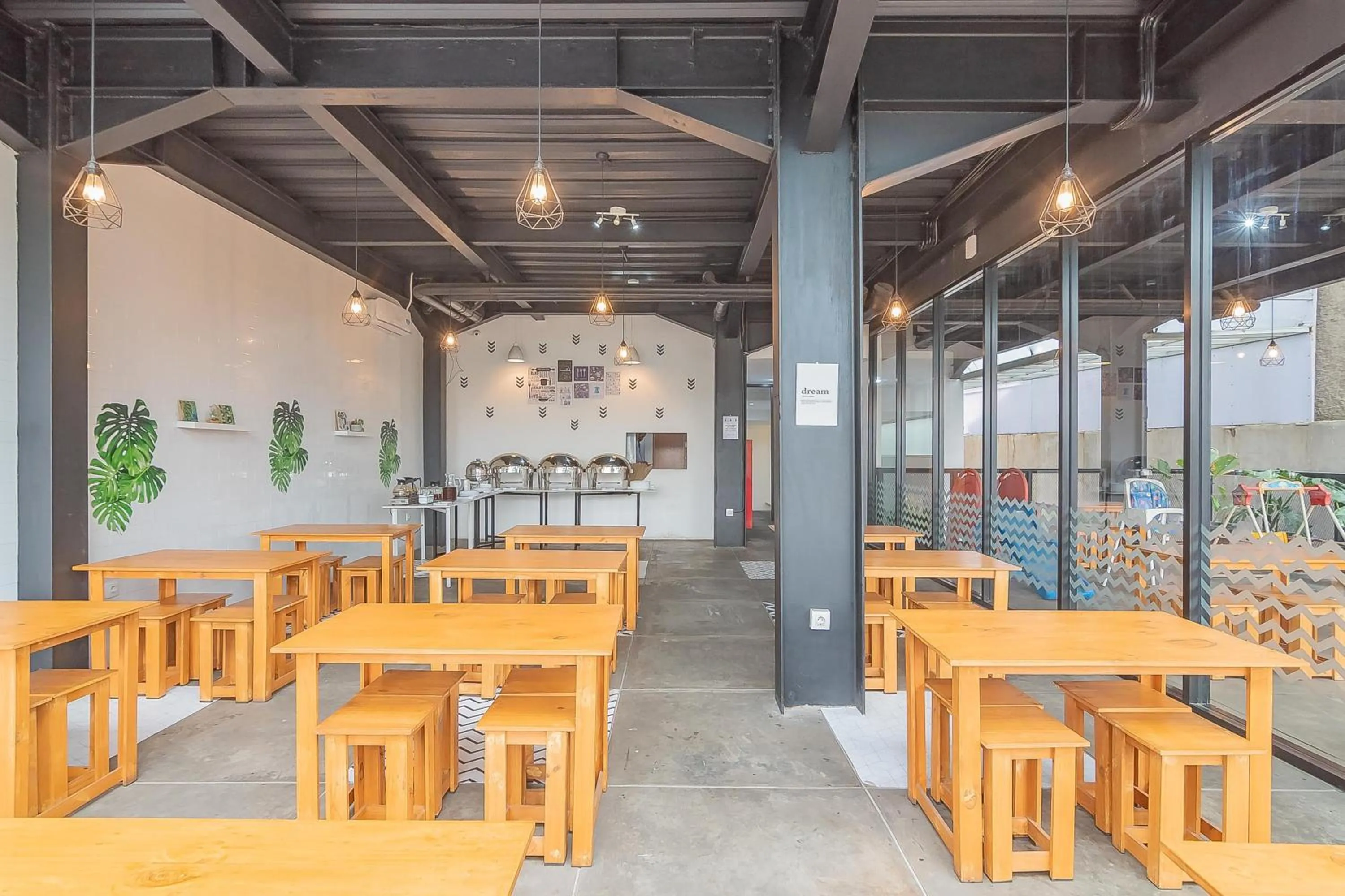 RedDoorz Premium @ Hotel Hebat