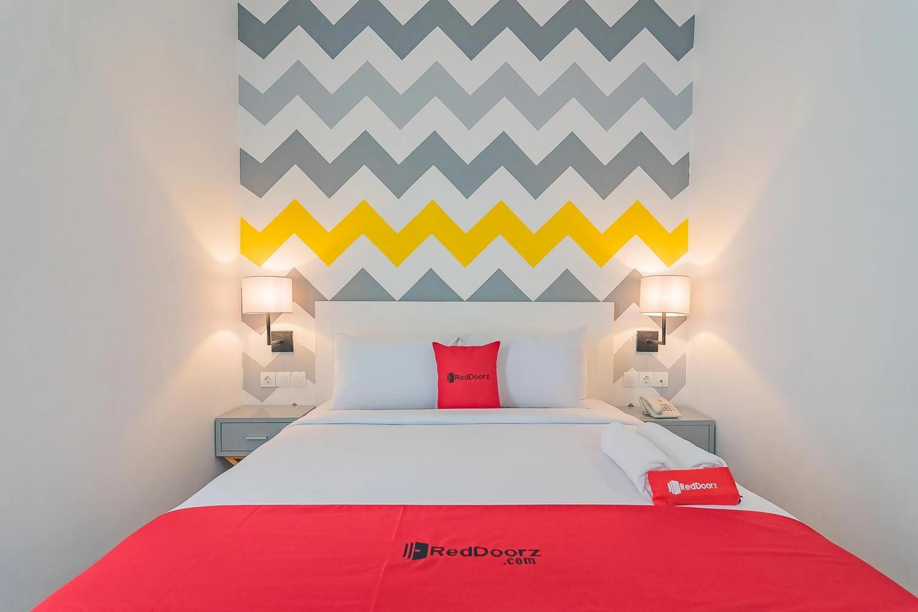 Bed in RedDoorz Premium @ Hotel Hebat