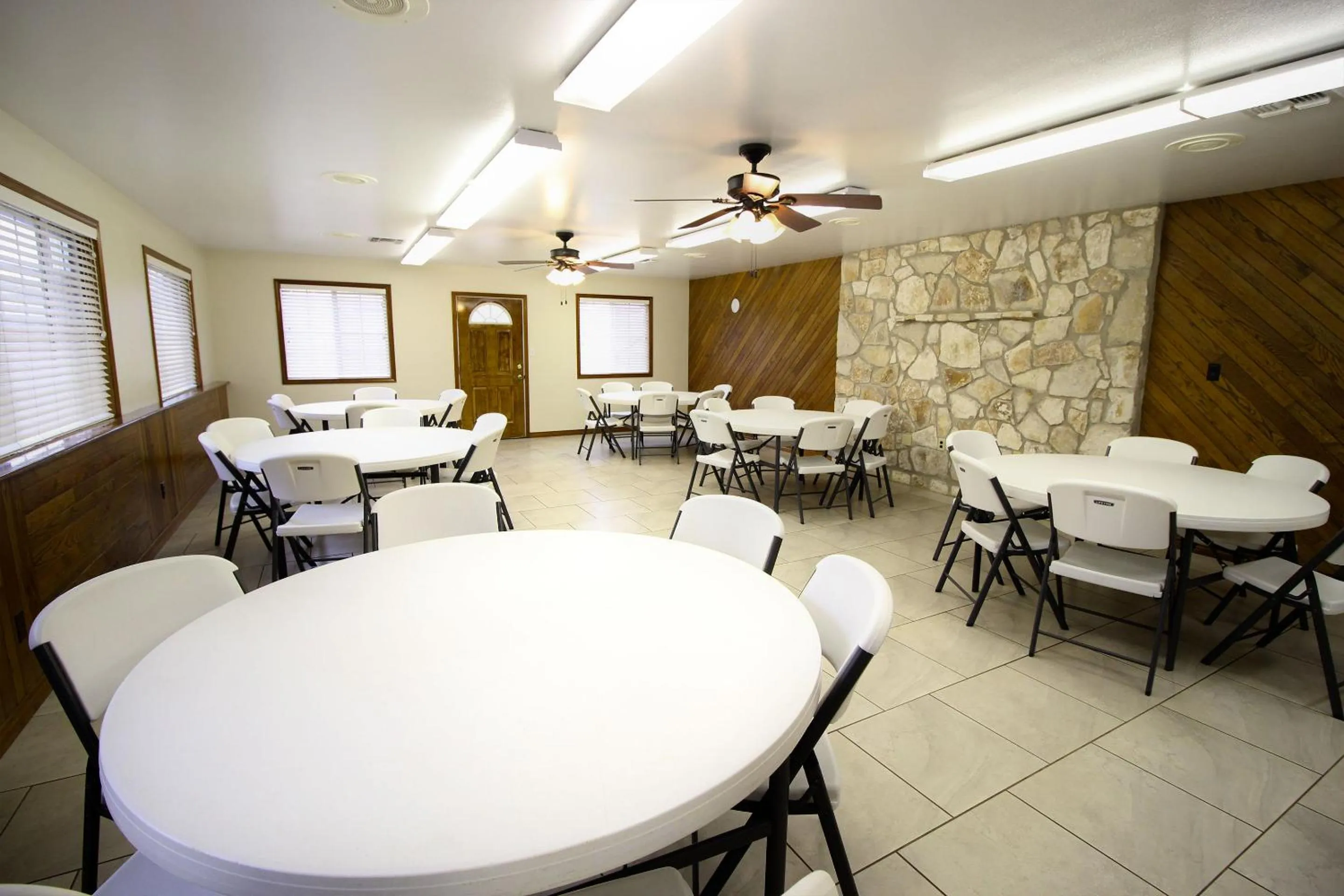 Meeting/conference room in Peach Tree Inn & Suites