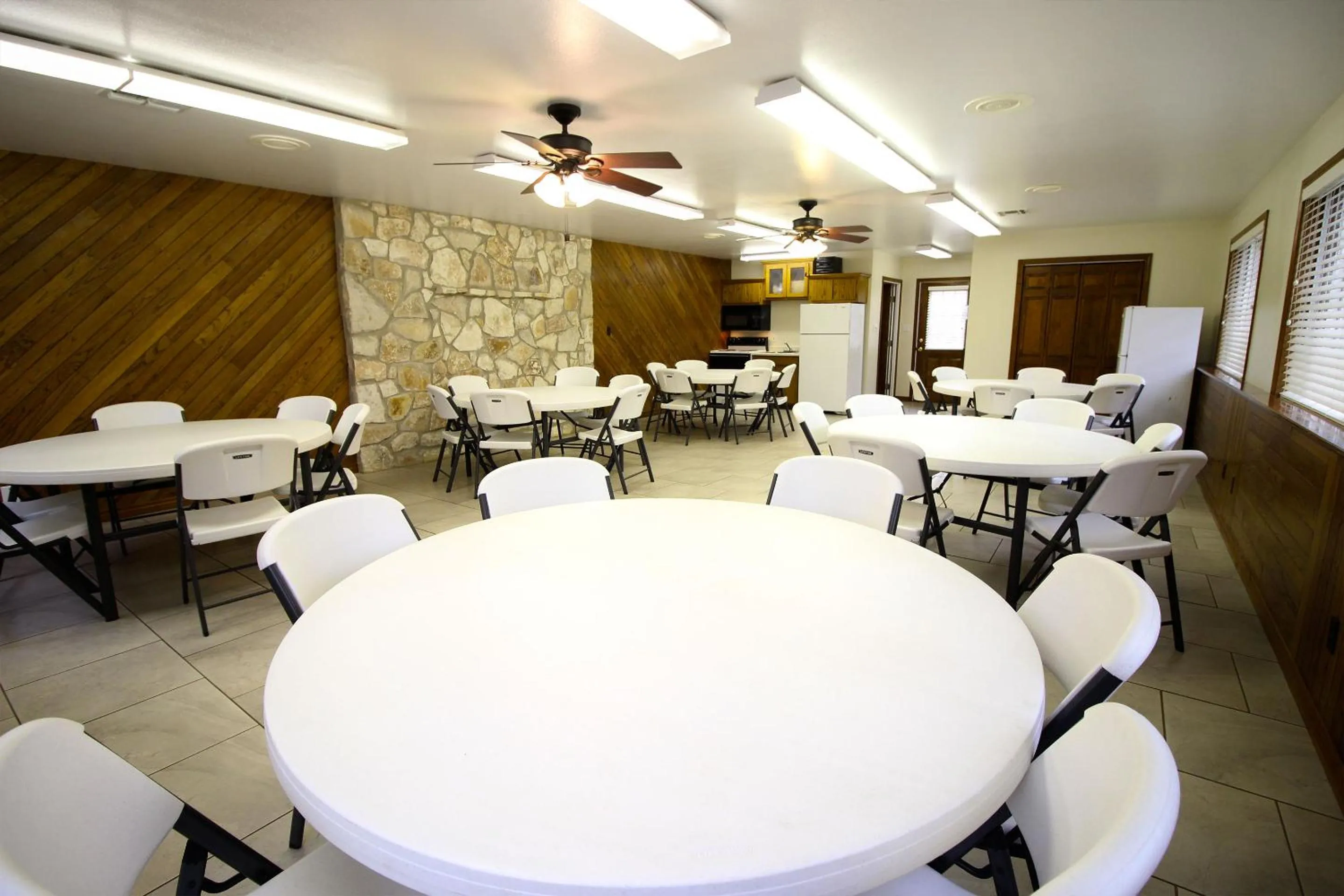 Meeting/conference room in Peach Tree Inn & Suites