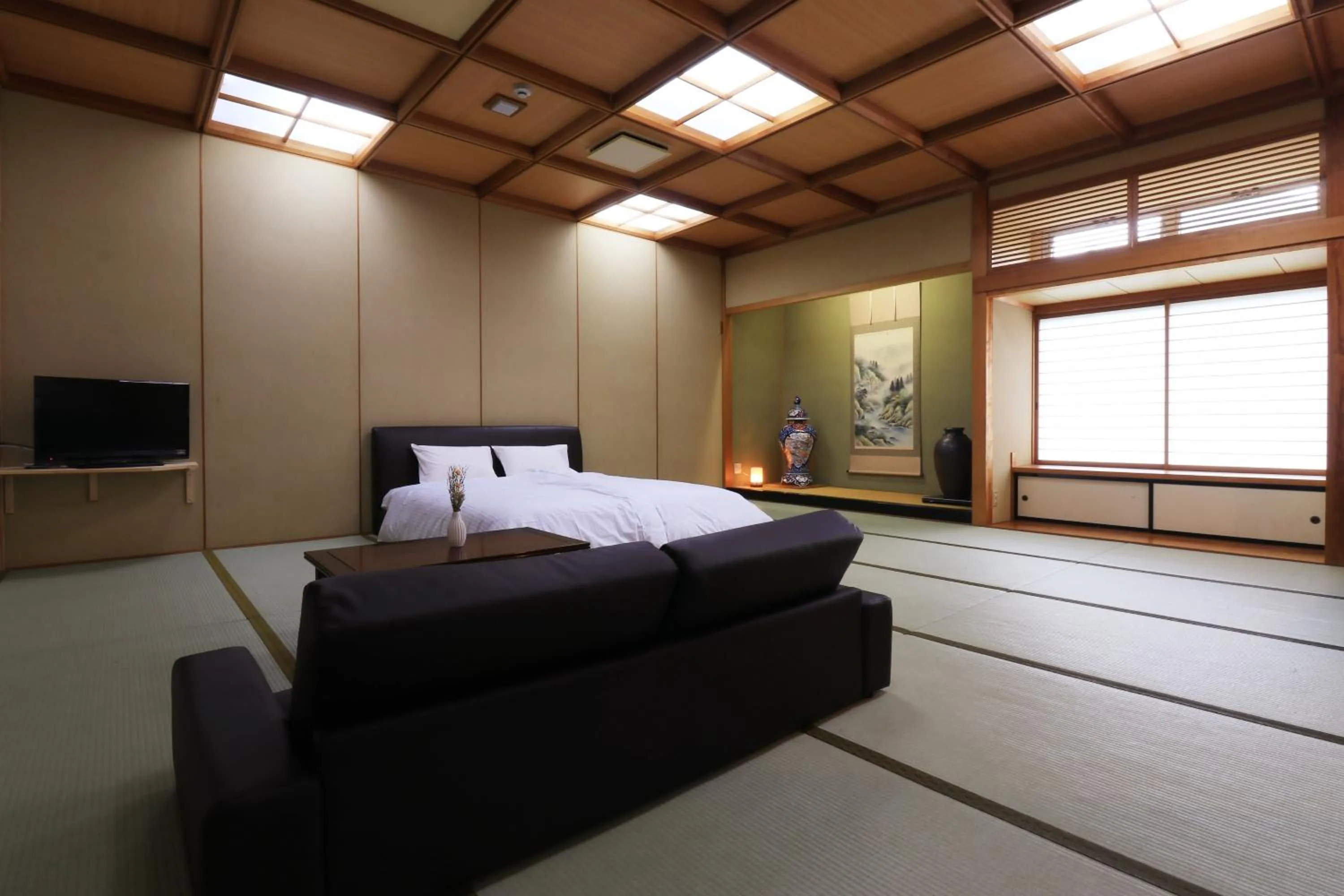 Photo of the whole room, Bed in Villa Izumoya