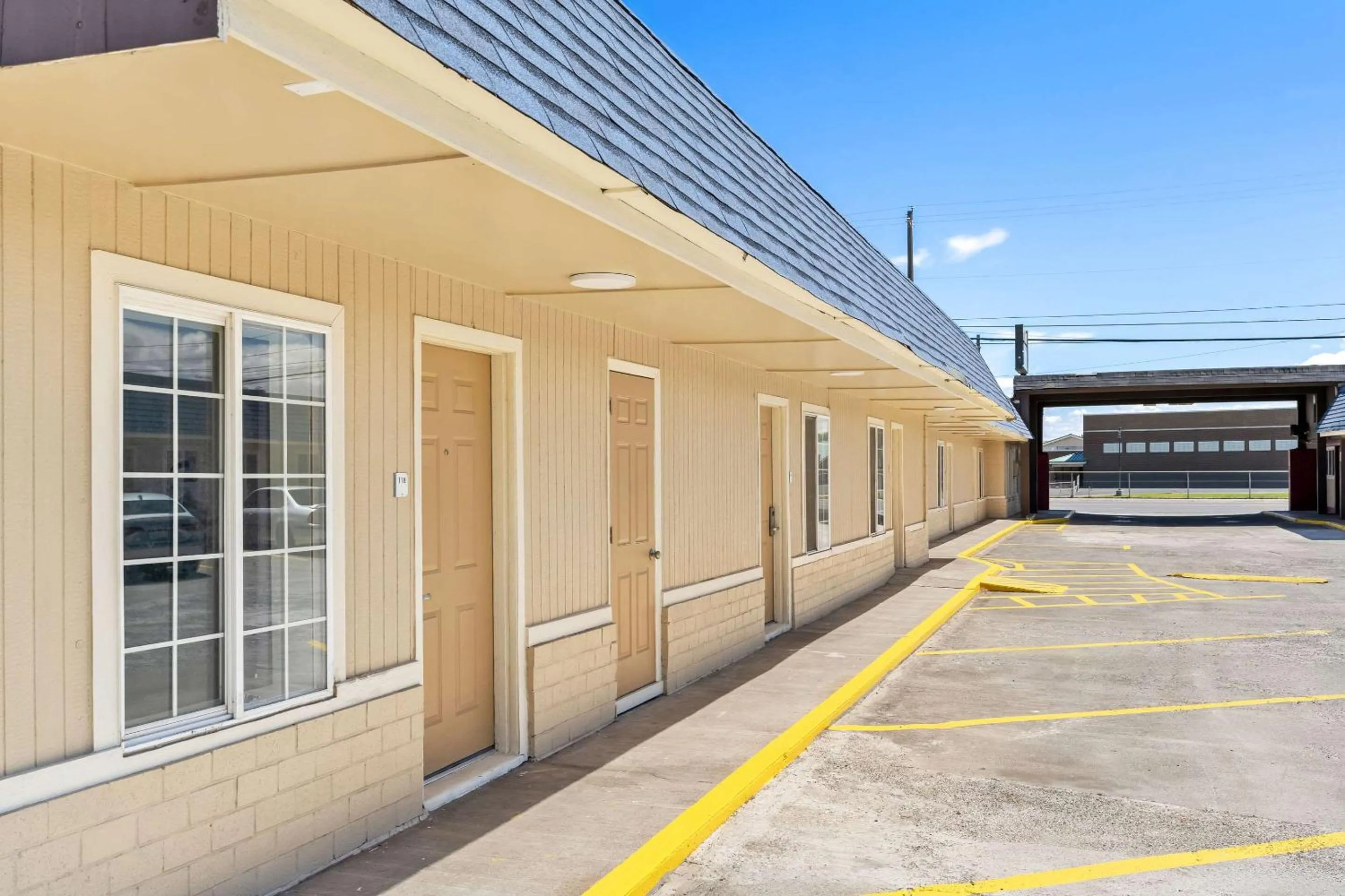 Property building in Rodeway Inn Hermiston - Umatilla
