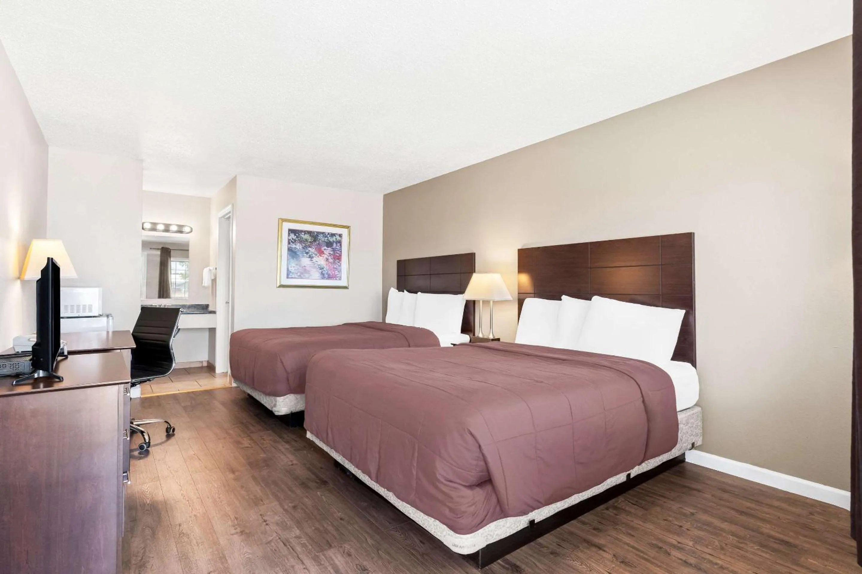 Bedroom, Bed in Rodeway Inn Hermiston - Umatilla