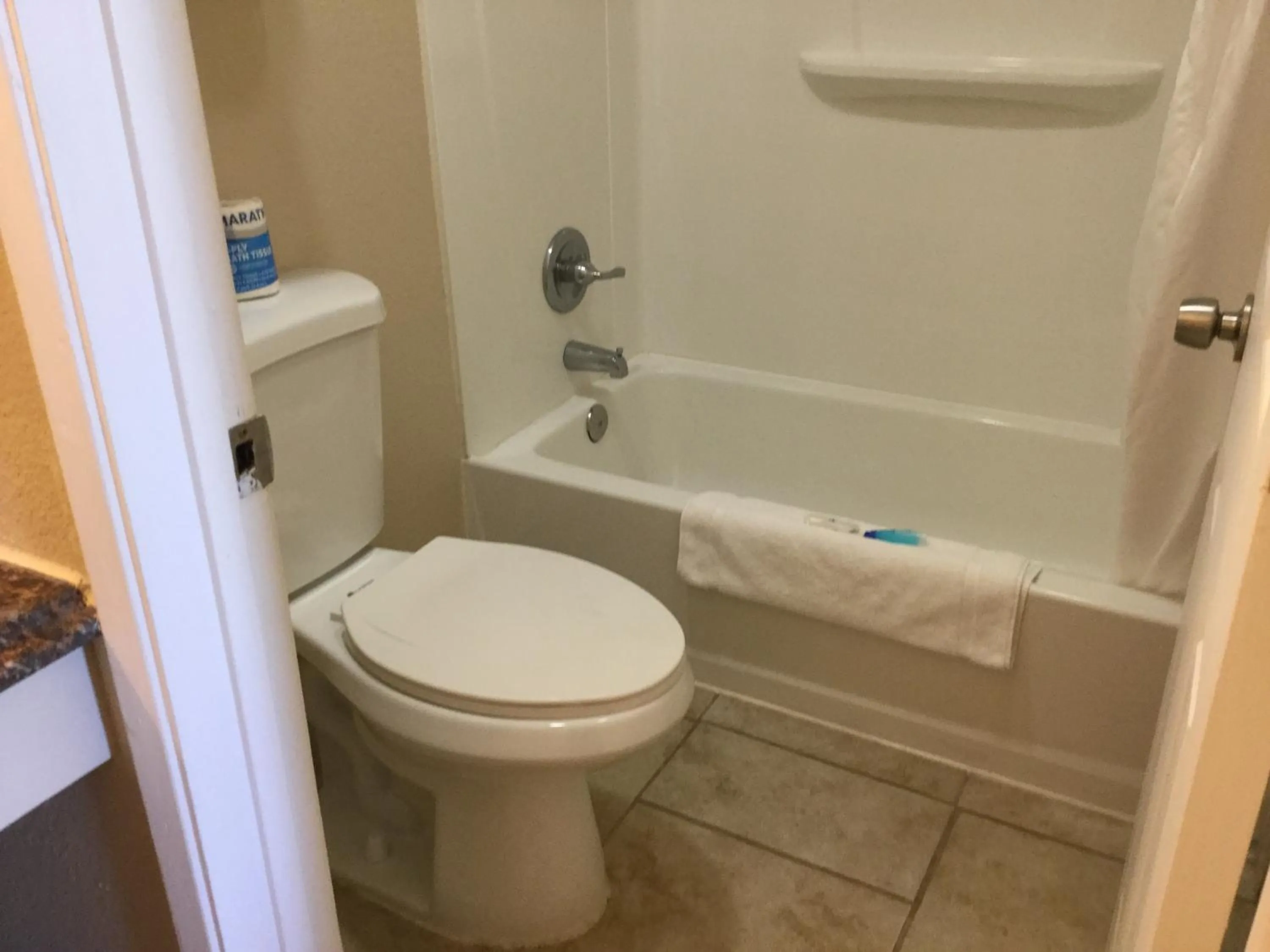 Bathroom in Rodeway Inn Hermiston - Umatilla