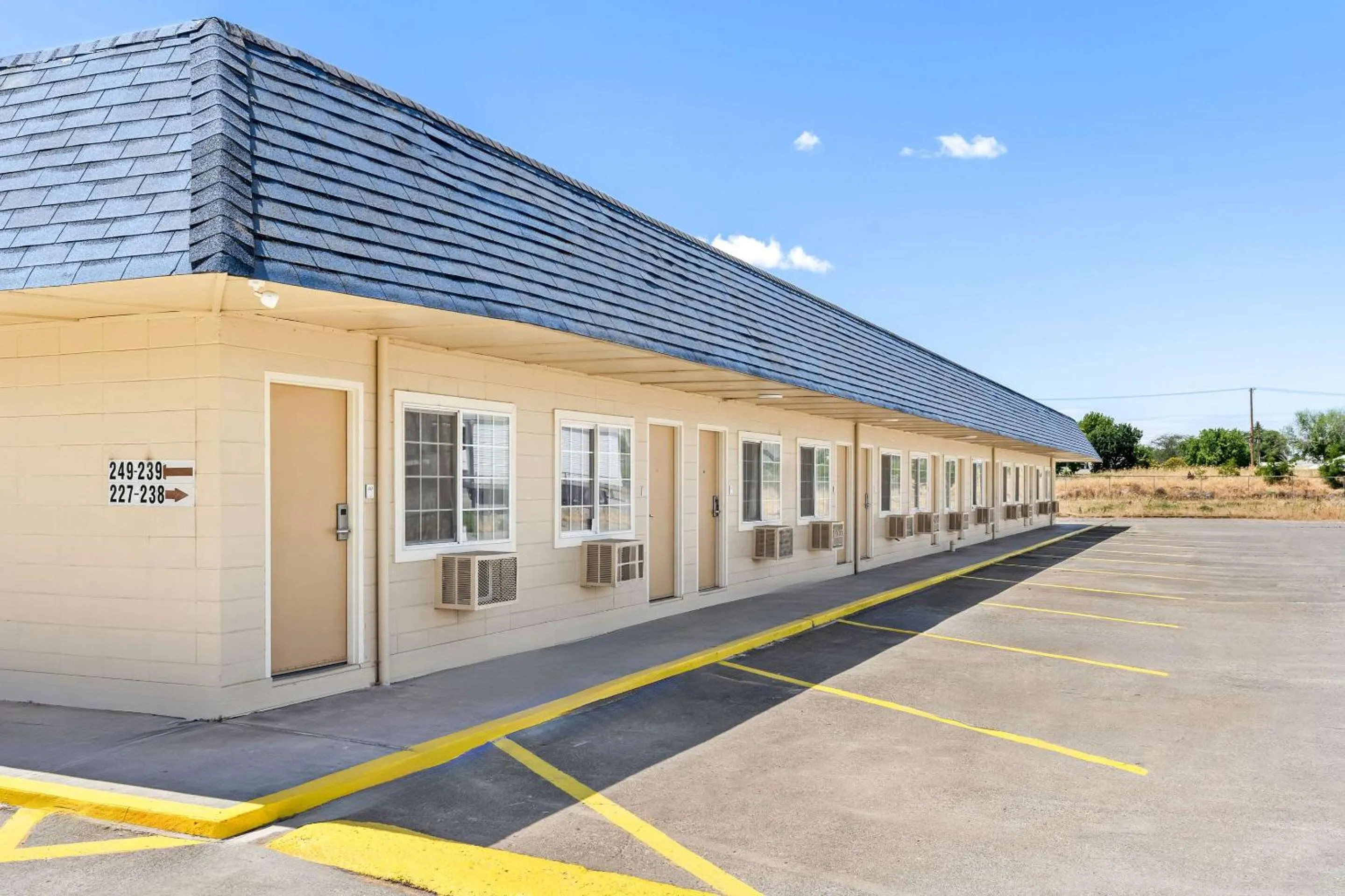 Property building in Rodeway Inn Hermiston - Umatilla