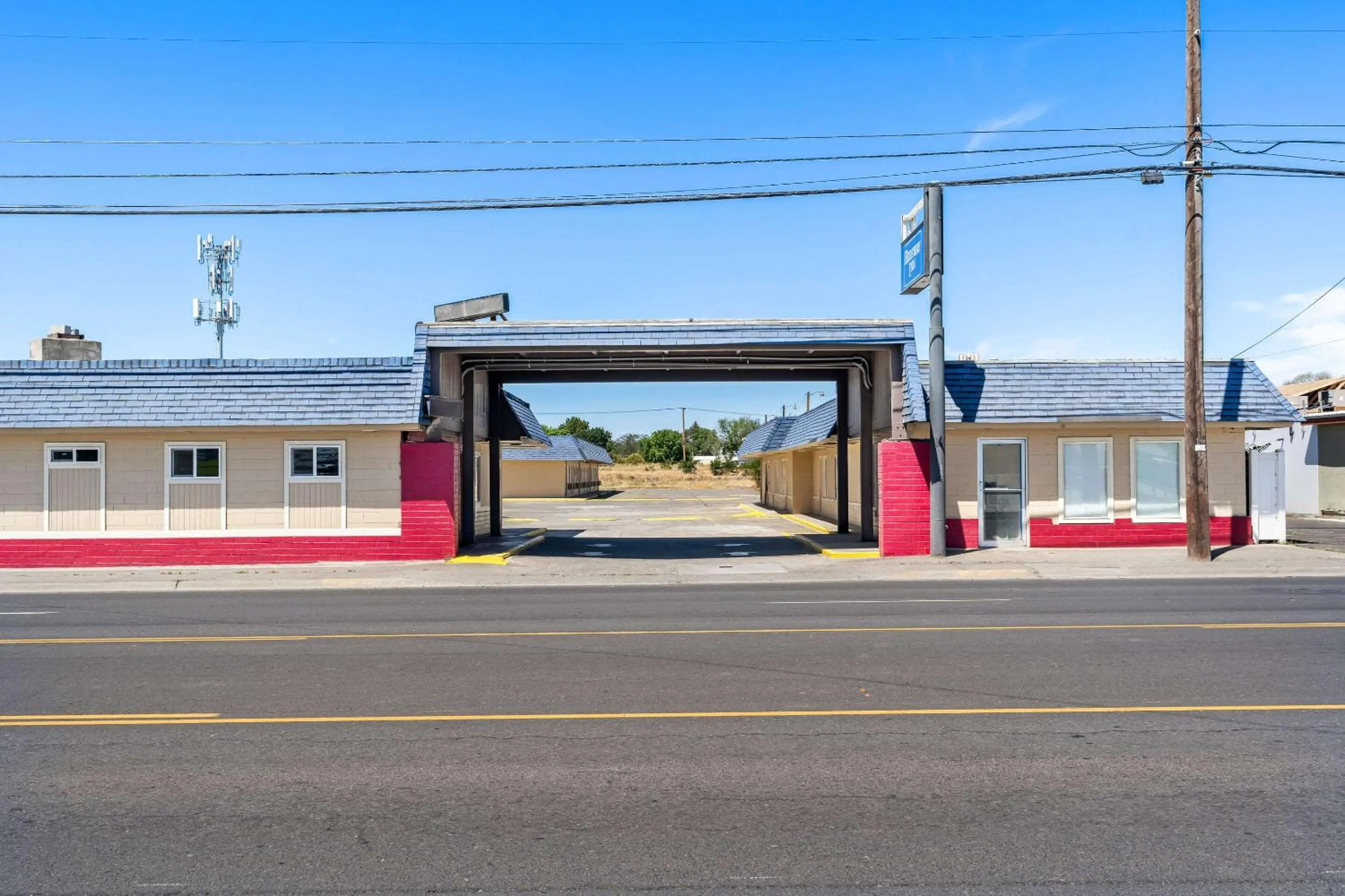 Property building in Rodeway Inn Hermiston - Umatilla