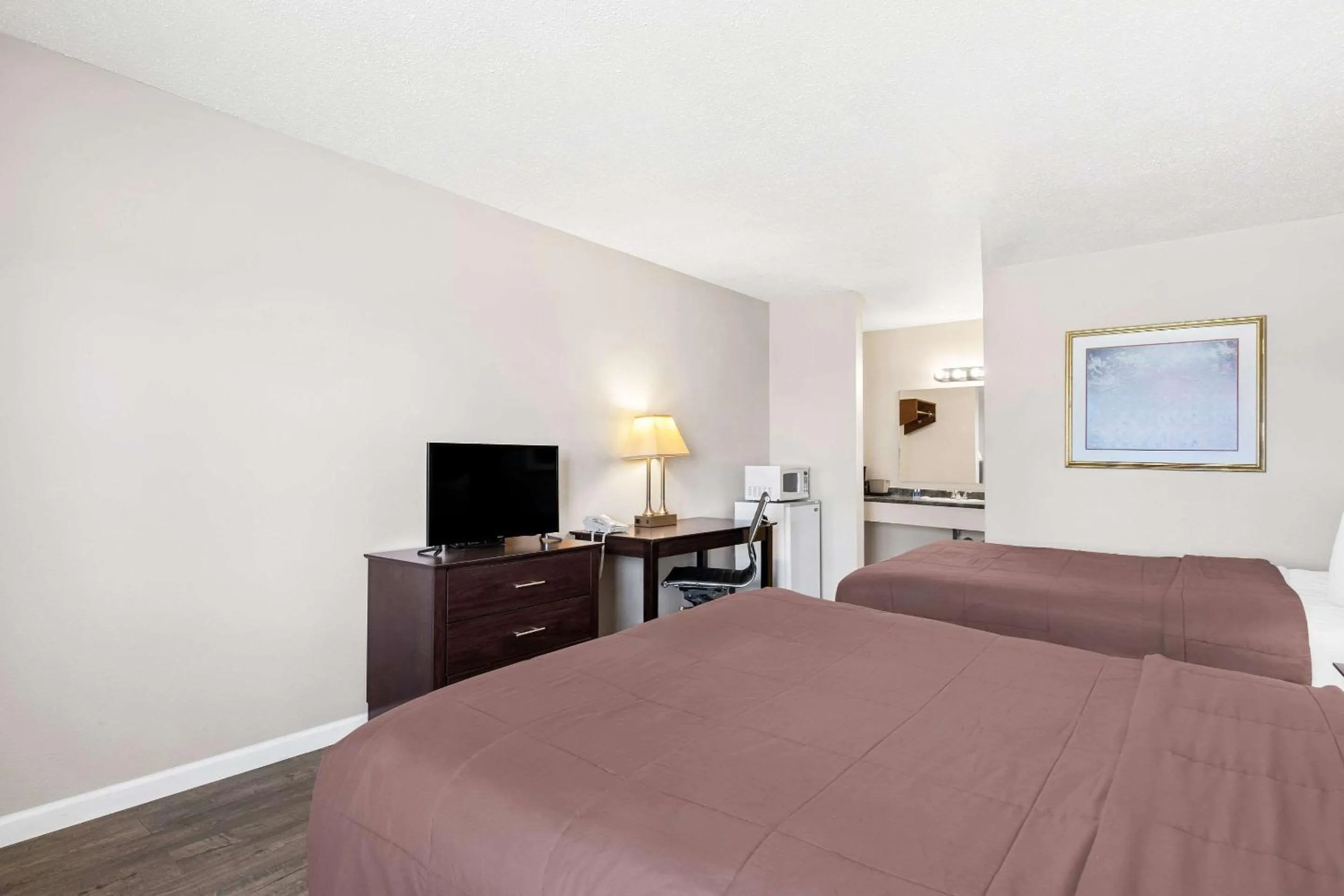 Bedroom, Bed in Rodeway Inn Hermiston - Umatilla