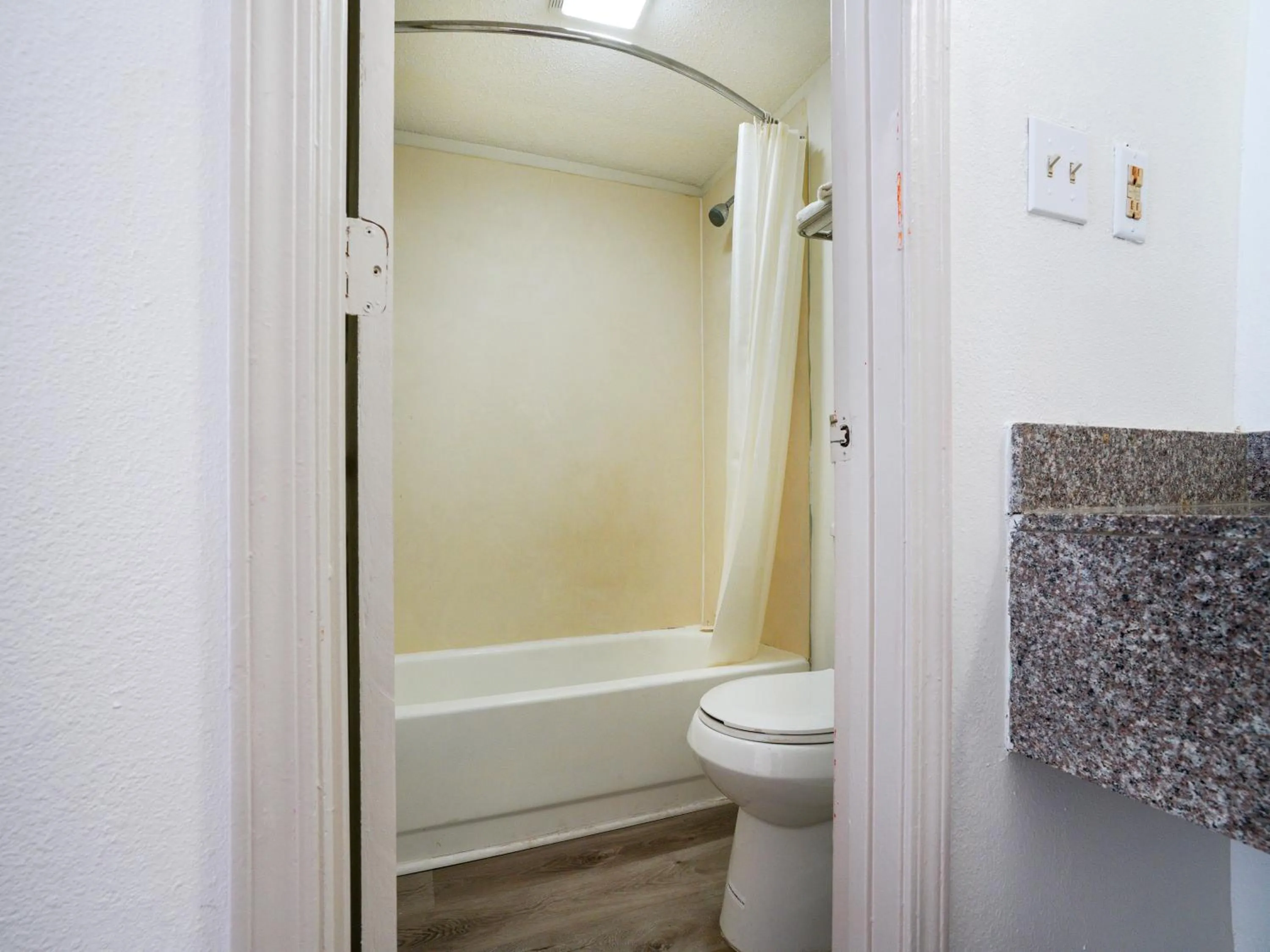 Bathroom in OYO Hotel Decatur I-285 The Perimeter