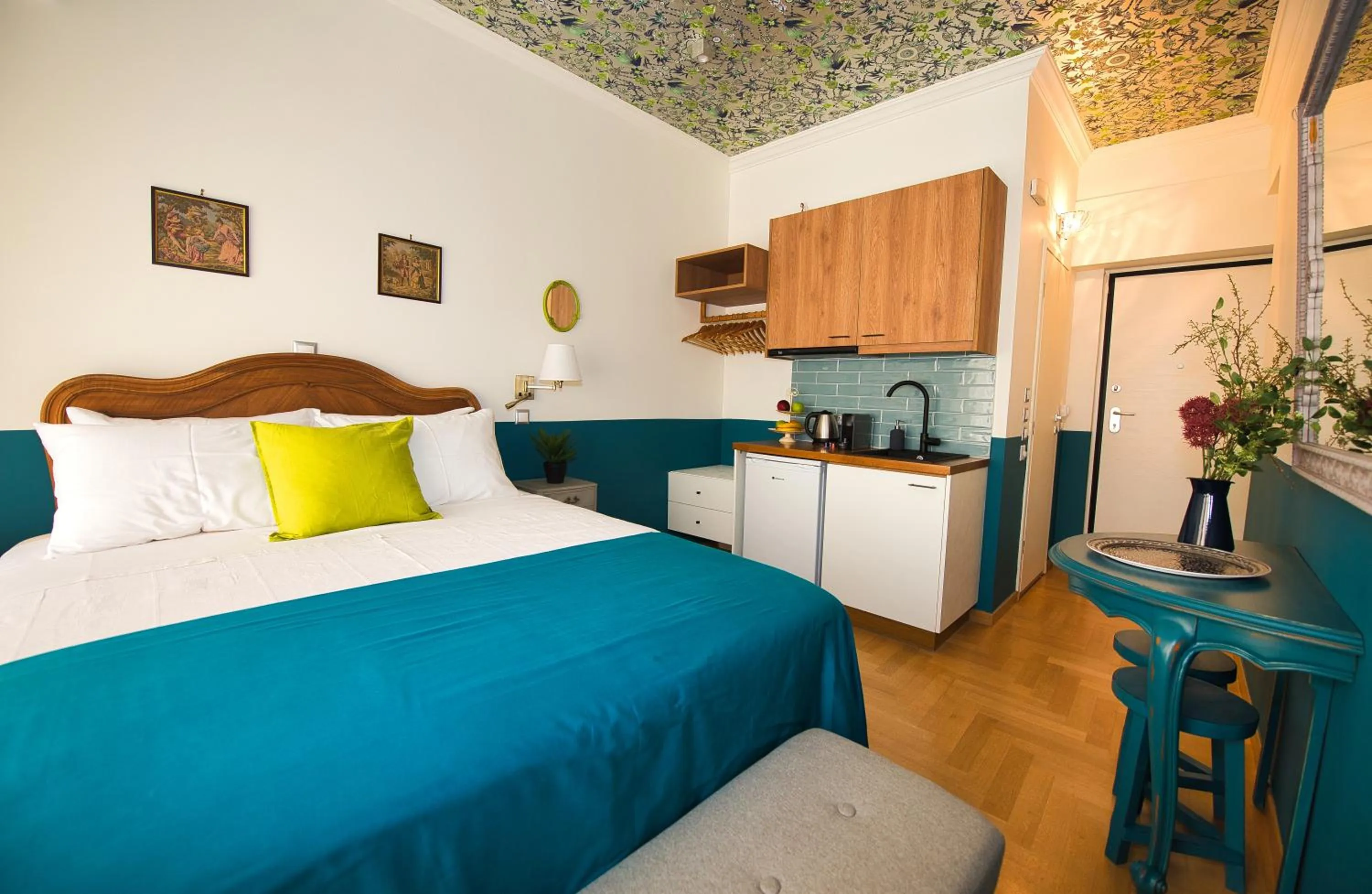 Photo of the whole room, Bed in Rastoni Athens Suites near Acropolis at Tsatsou street