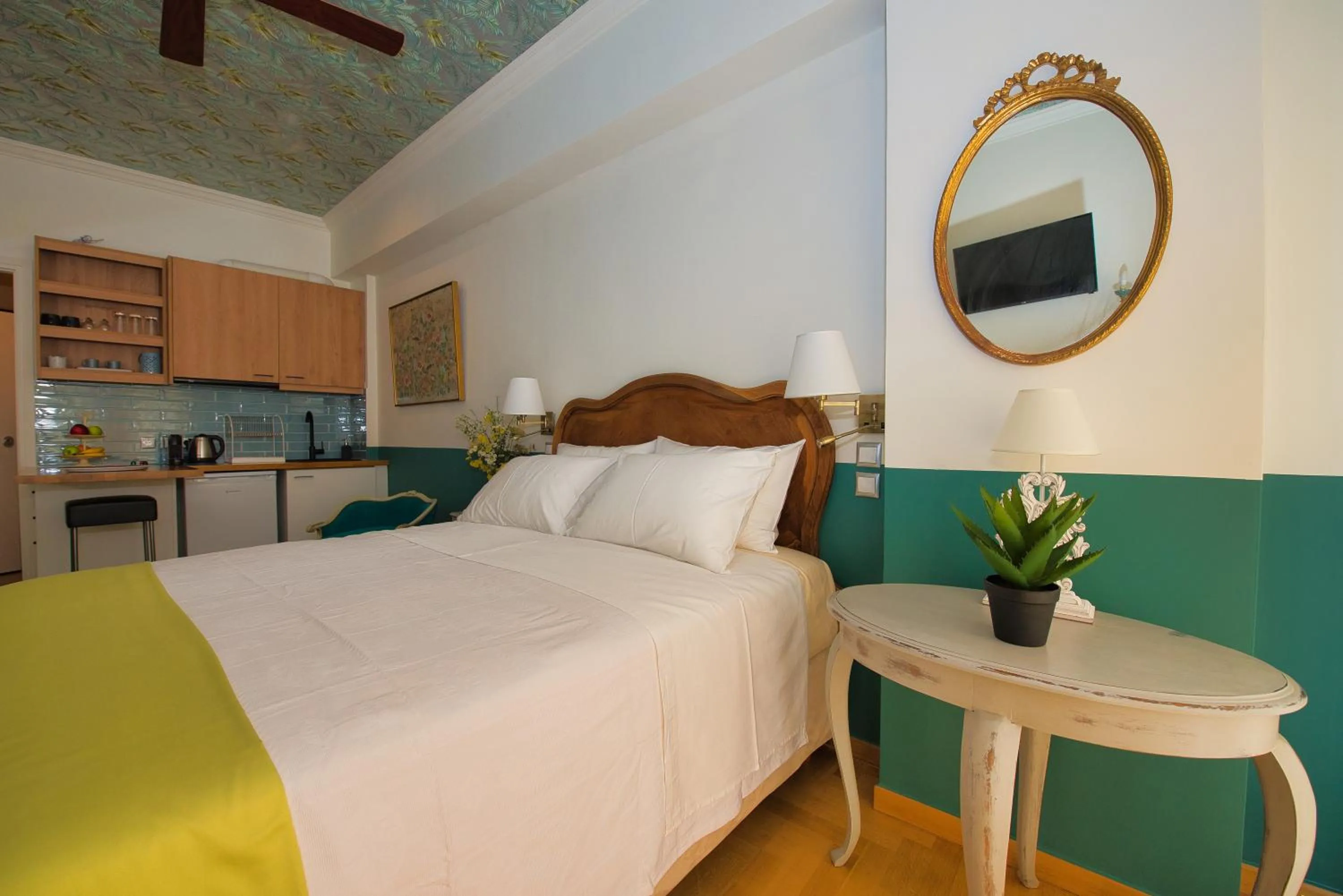 Bed in Rastoni Athens Suites near Acropolis at Tsatsou street