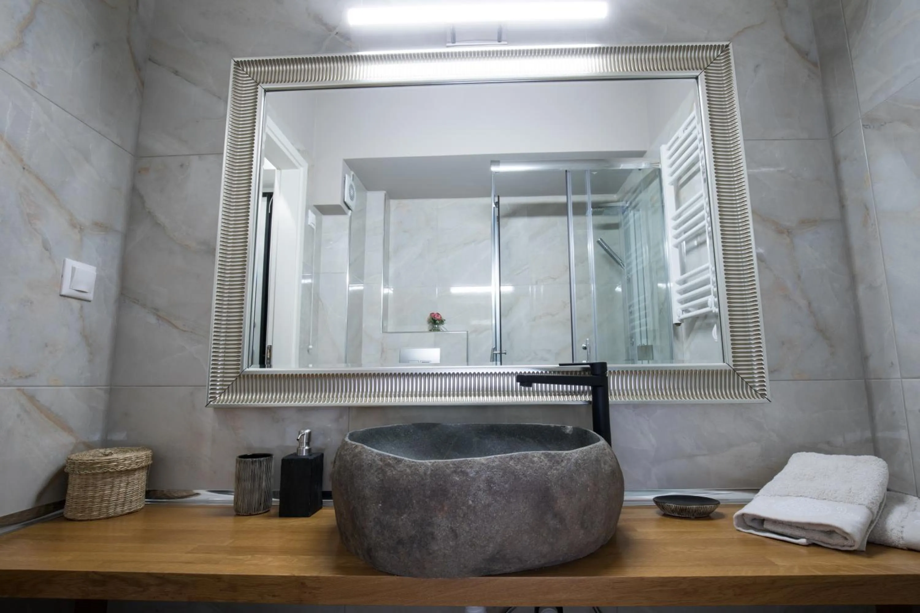 Rastoni Athens Suites near Acropolis at Tsatsou street