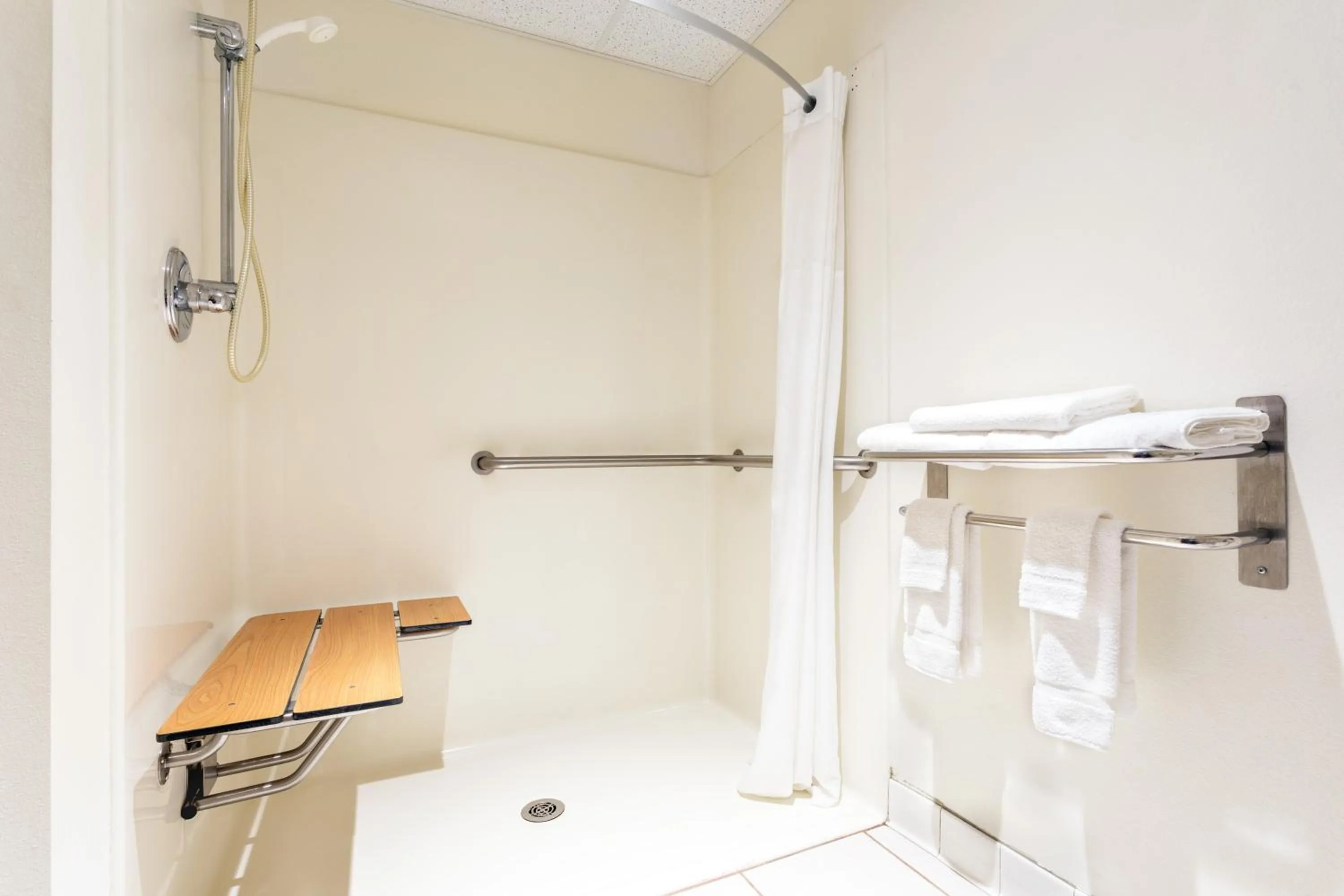 Super 8 by Wyndham Cresco IA