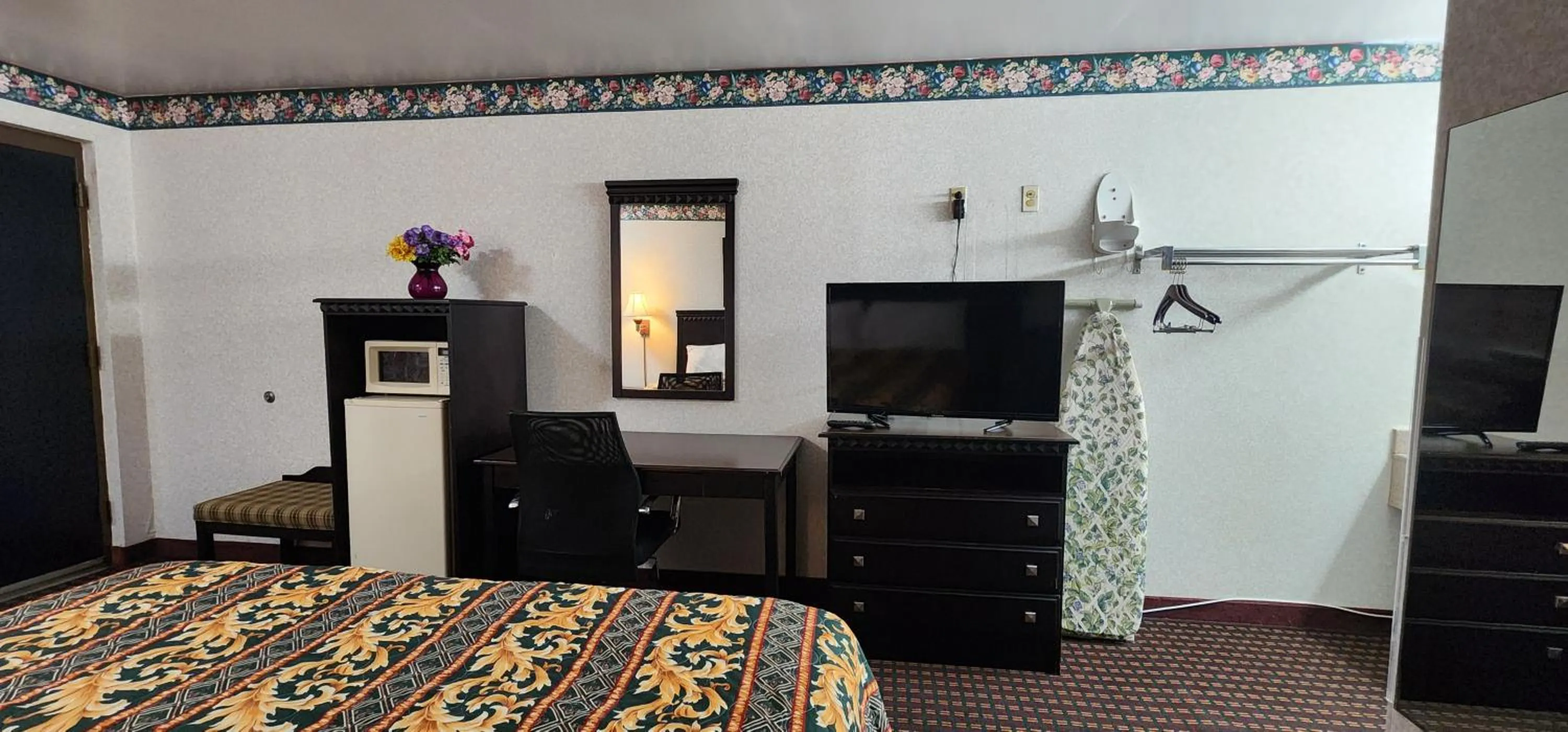 Bedroom, Bed in Turnpike Motel Richmond VA by Hotel O US 60