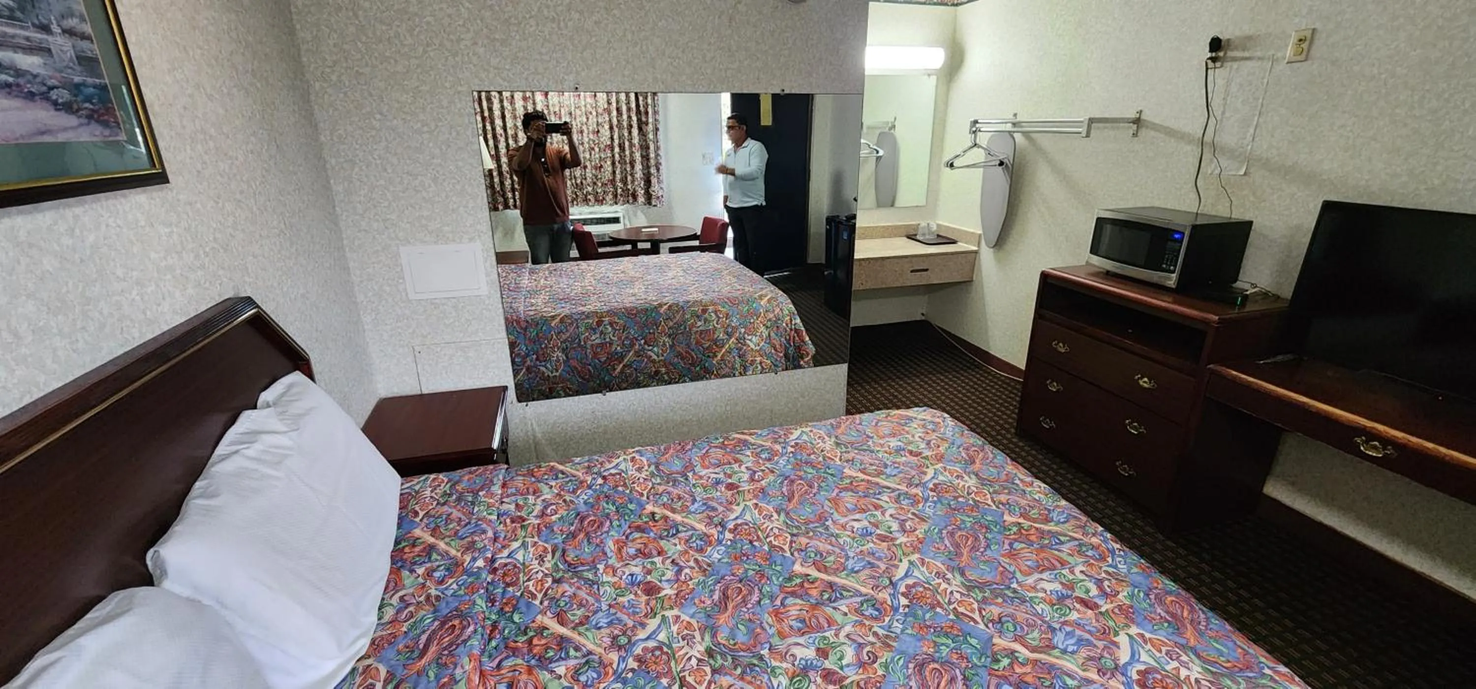 Bedroom, Bed in Turnpike Motel Richmond VA by Hotel O US 60