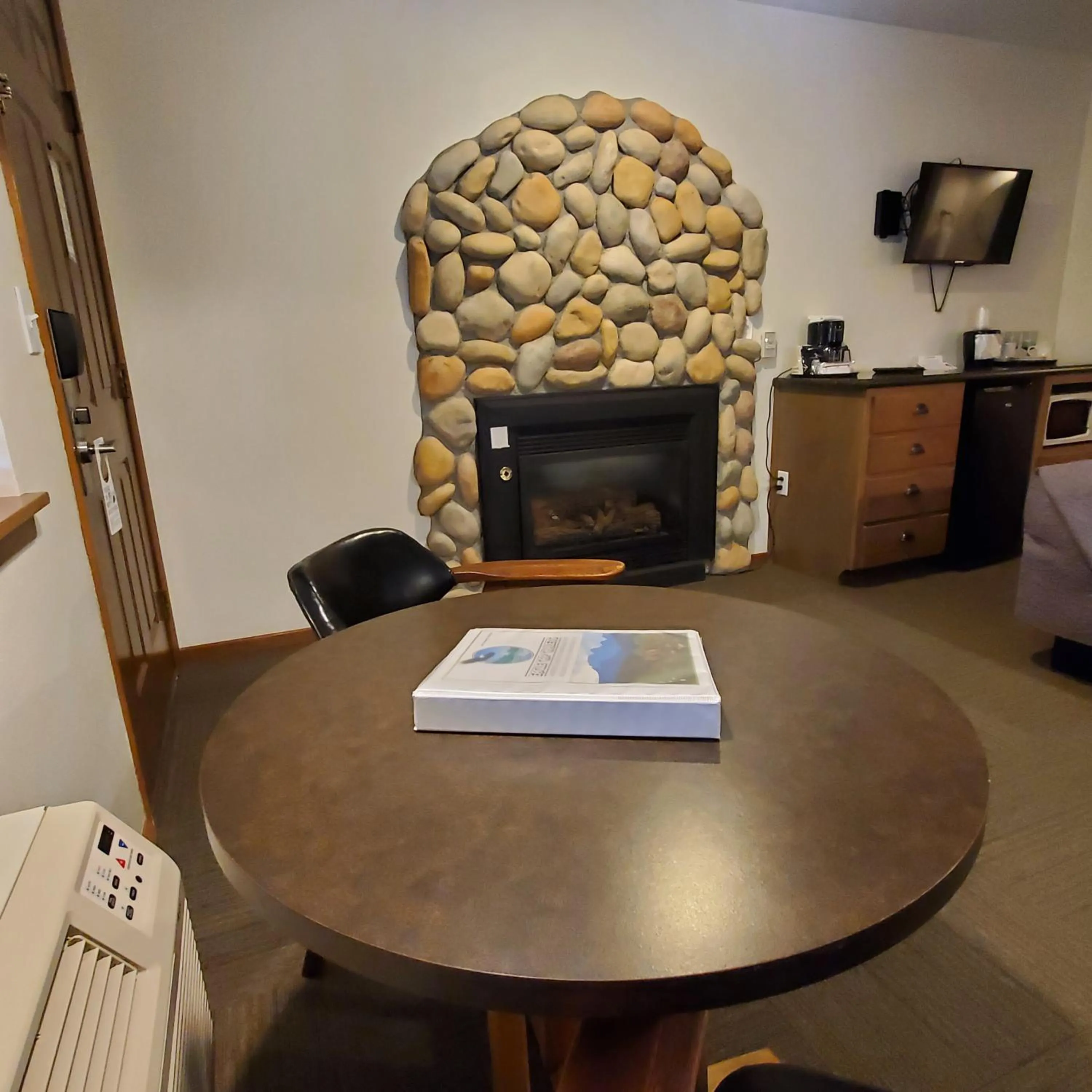 Seating area in Eagle Cap Chalets