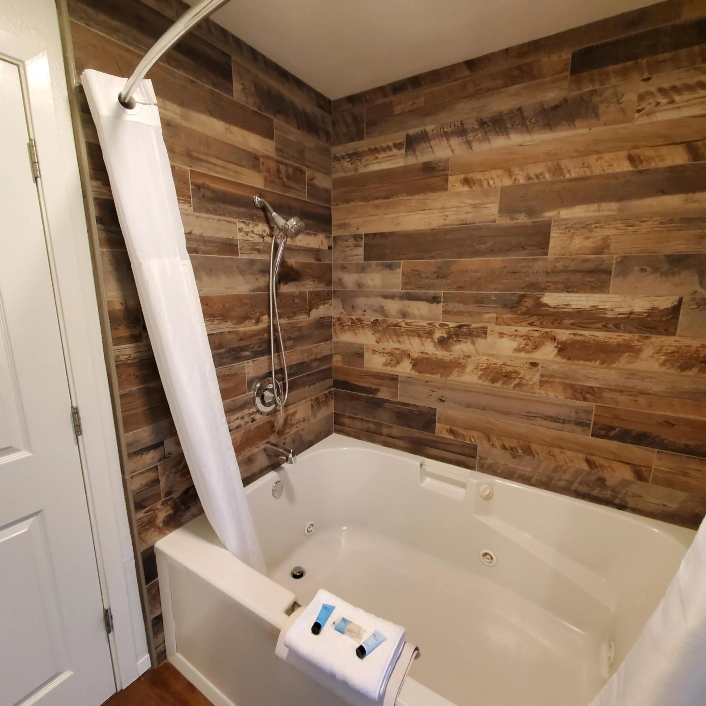 Bath in Eagle Cap Chalets