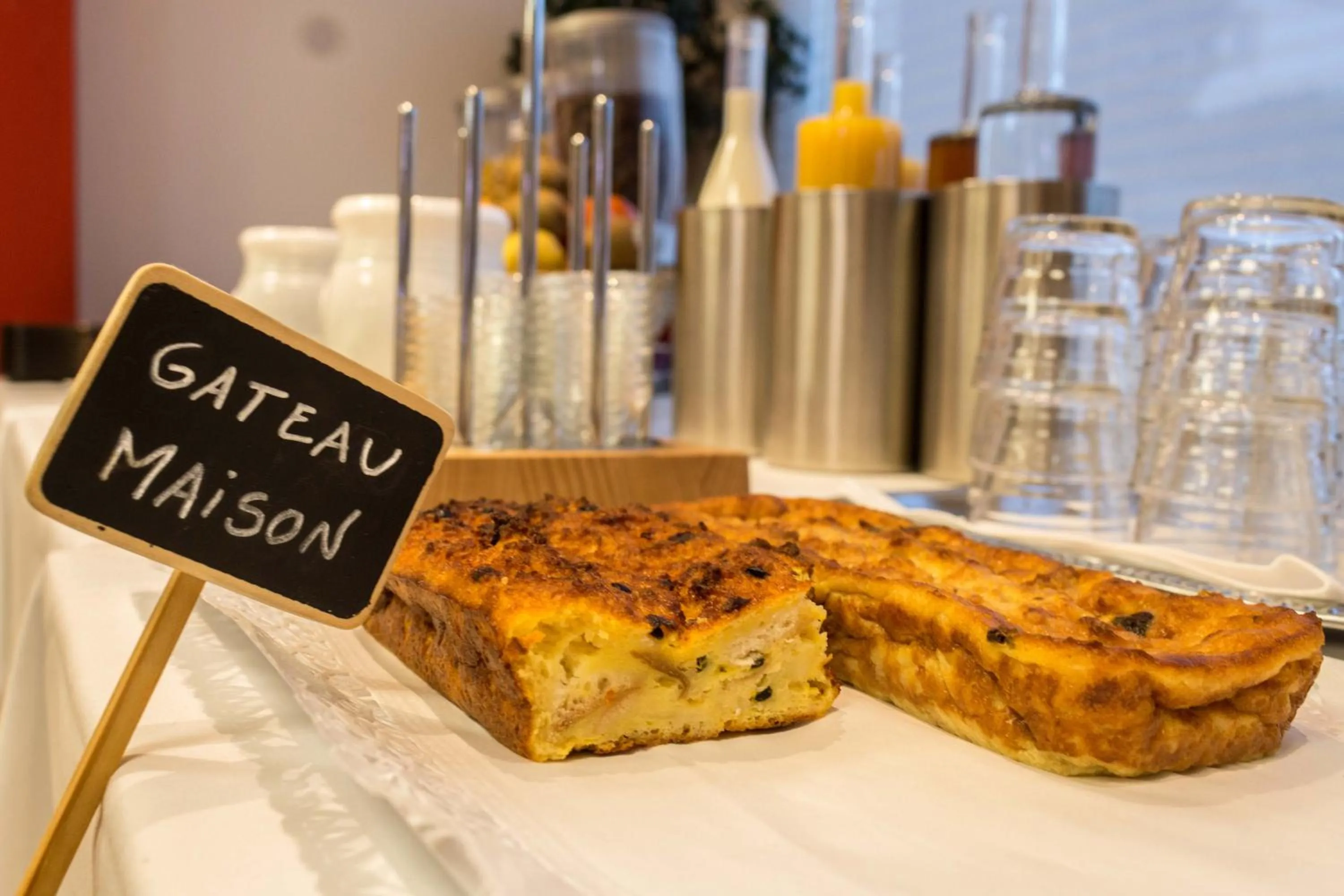 Continental breakfast in Logis Hôtel Les II Mas - Perpignan Sud