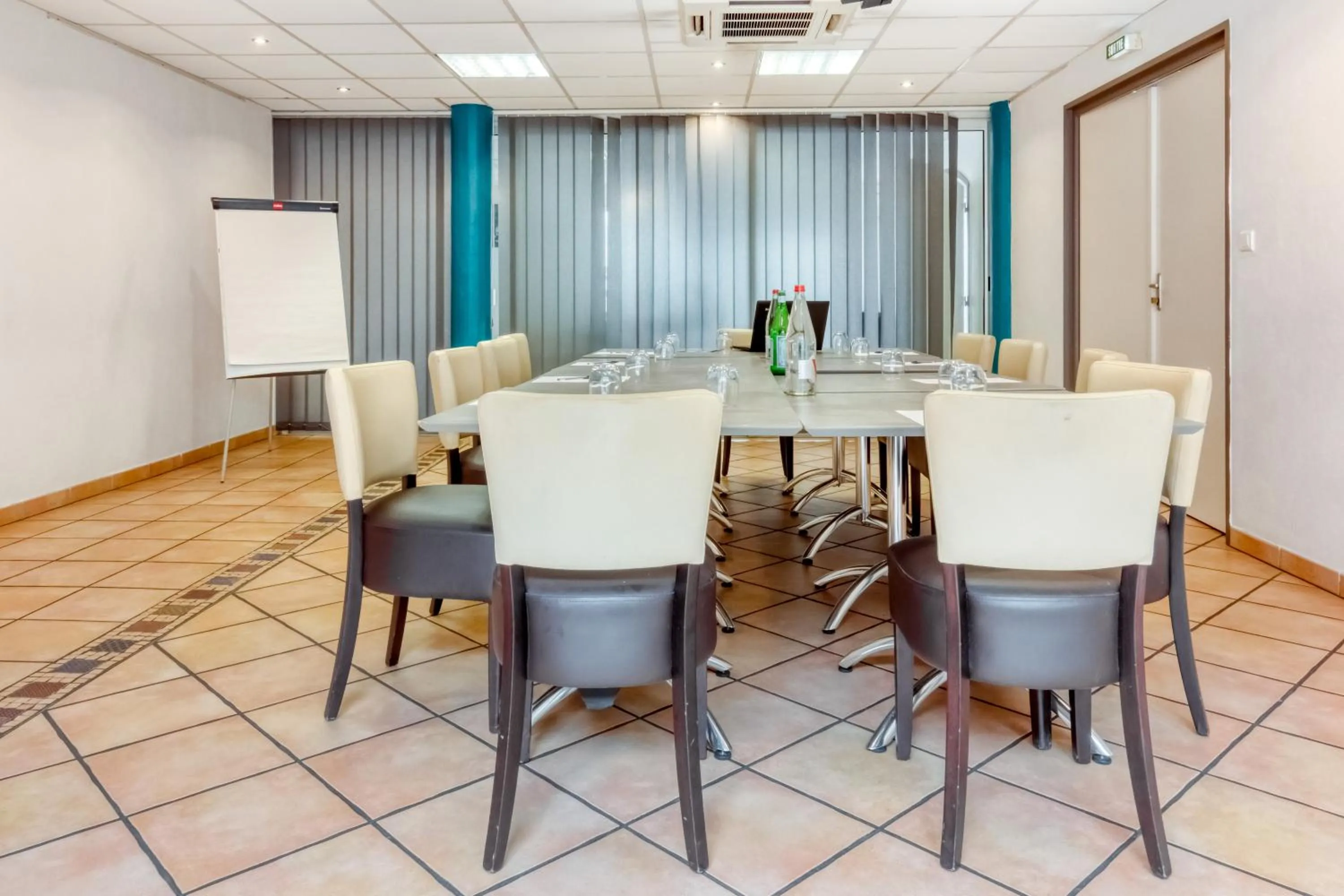 Business facilities in Logis Hôtel Les II Mas - Perpignan Sud
