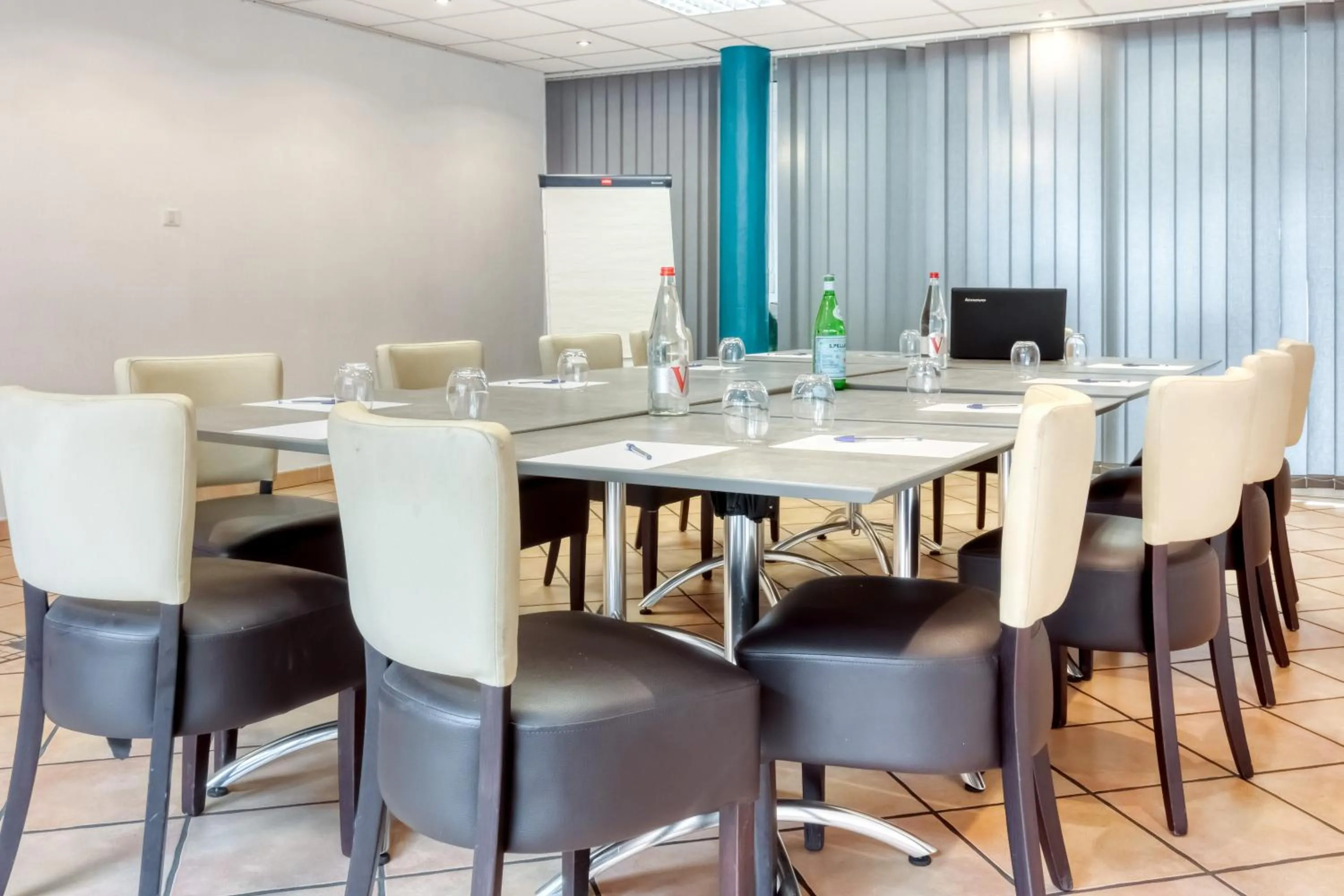 Business facilities in Logis Hôtel Les II Mas - Perpignan Sud