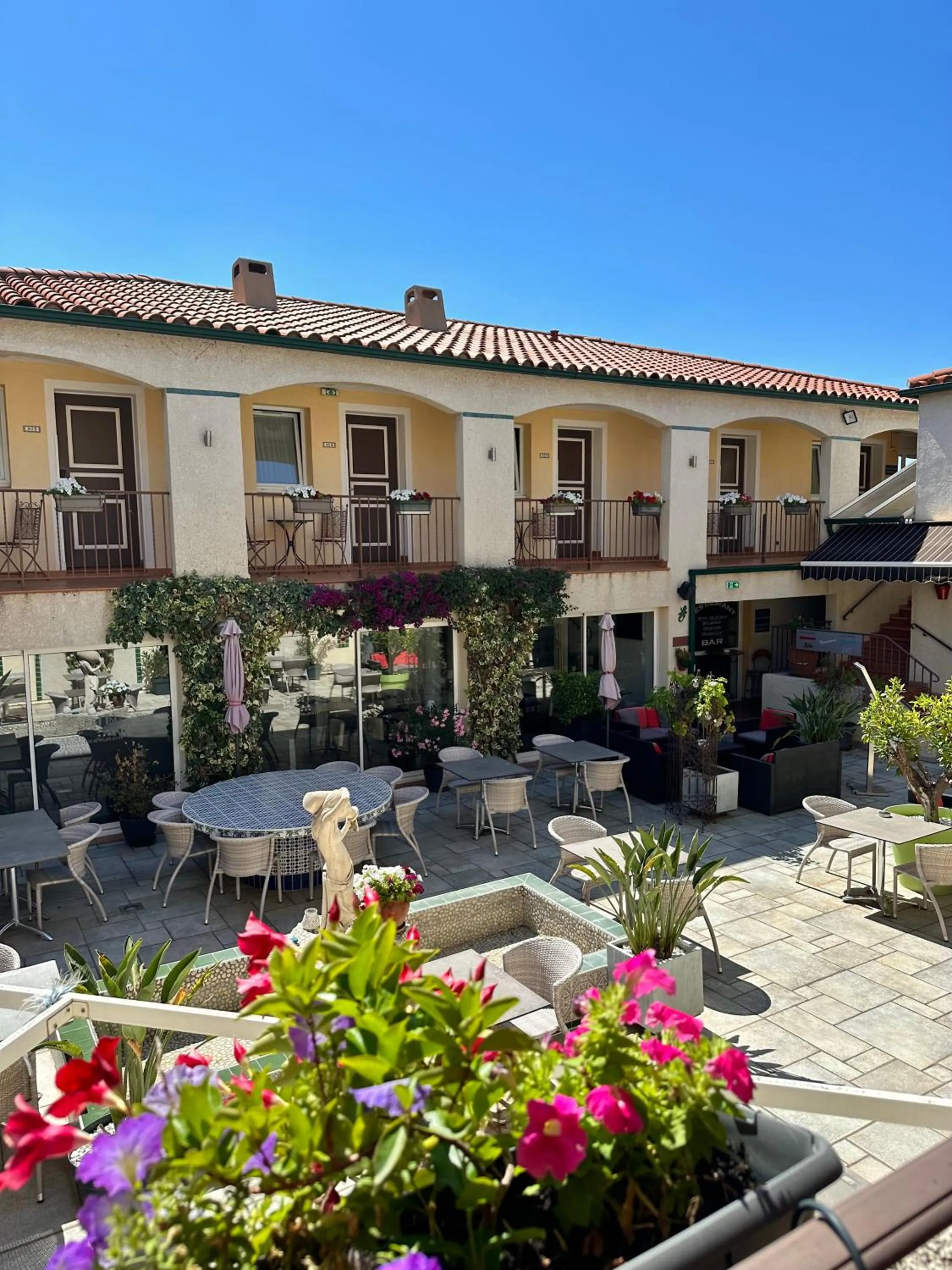 Logis Hôtel Les II Mas - Perpignan Sud