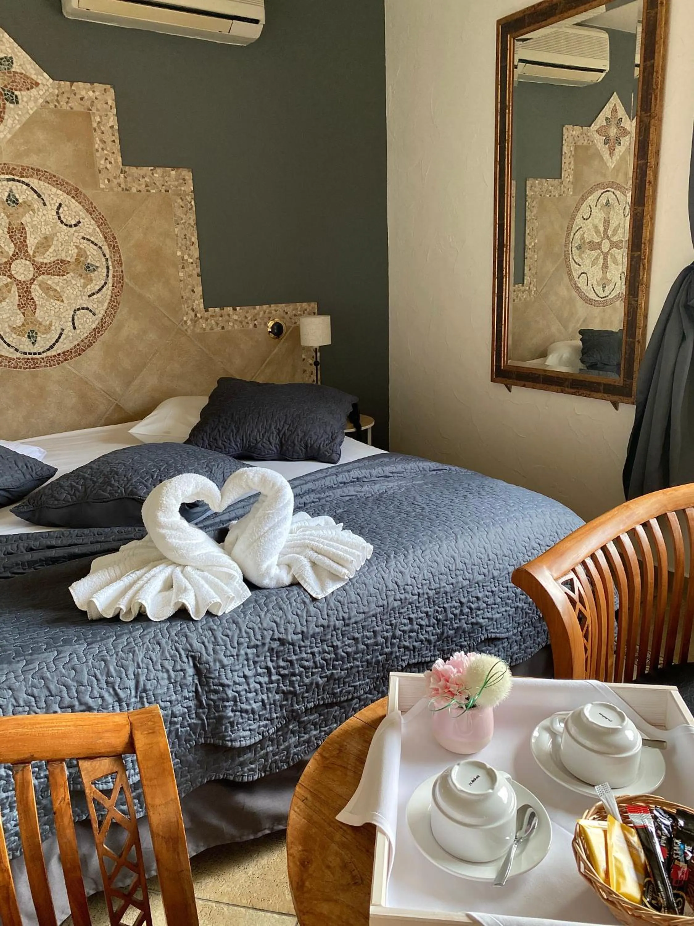 Bed in Logis Hôtel Les II Mas - Perpignan Sud