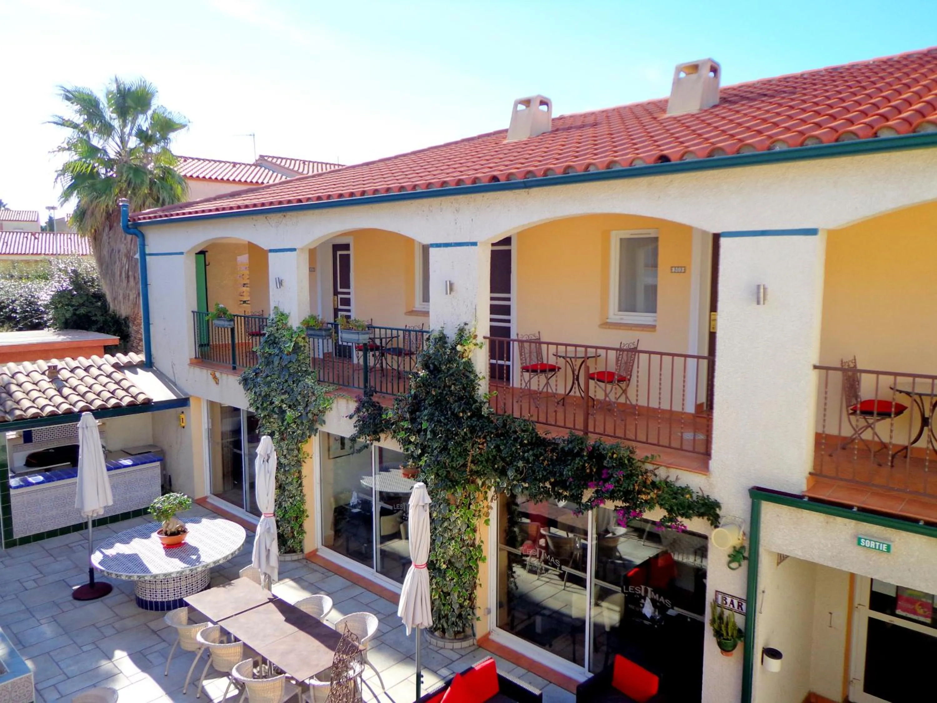 Property building in Logis Hôtel Les II Mas - Perpignan Sud