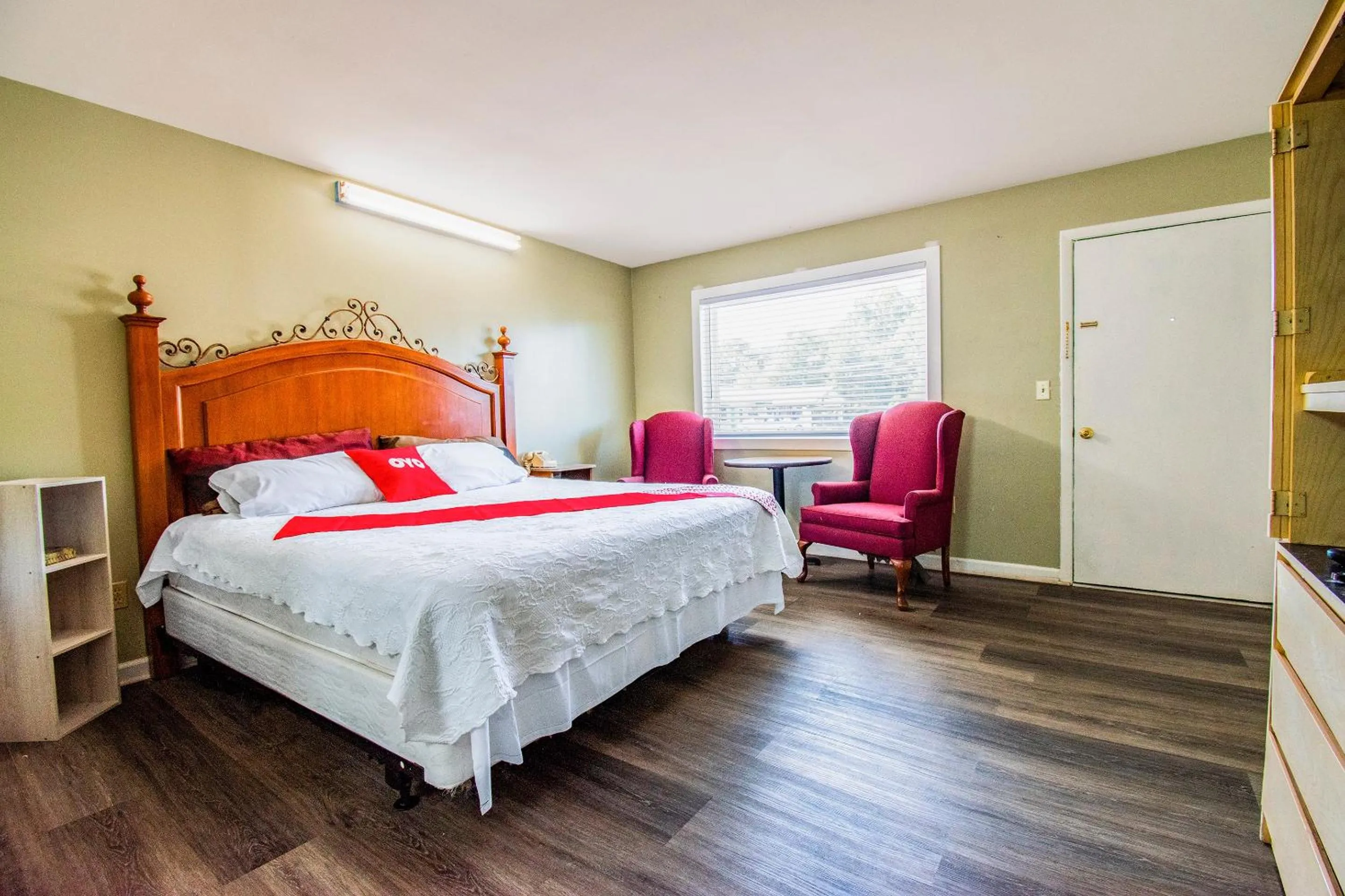 Bedroom, Bed in OYO Hotel Calhoun, GA I-75