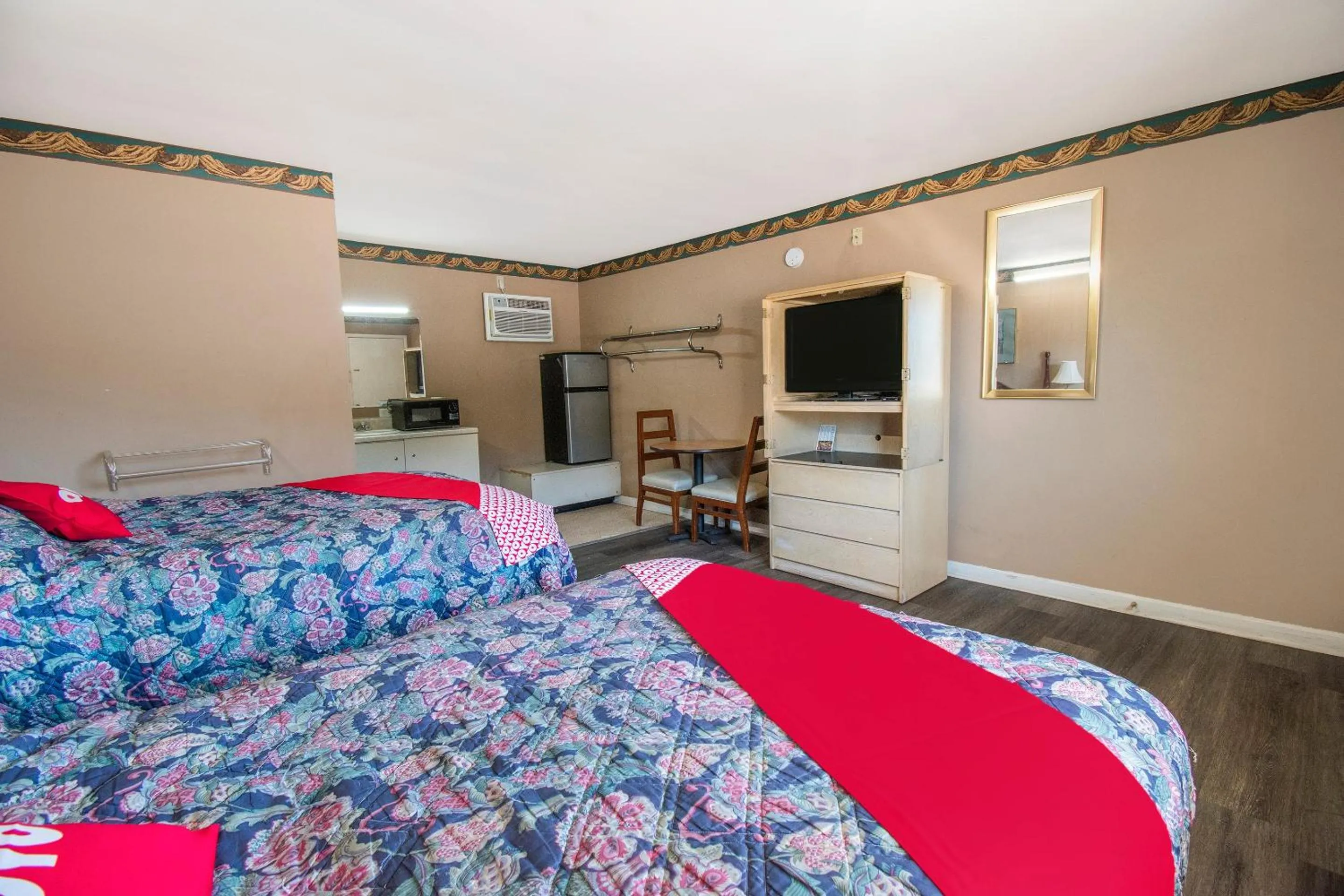 Bedroom, Bed in OYO Hotel Calhoun, GA I-75